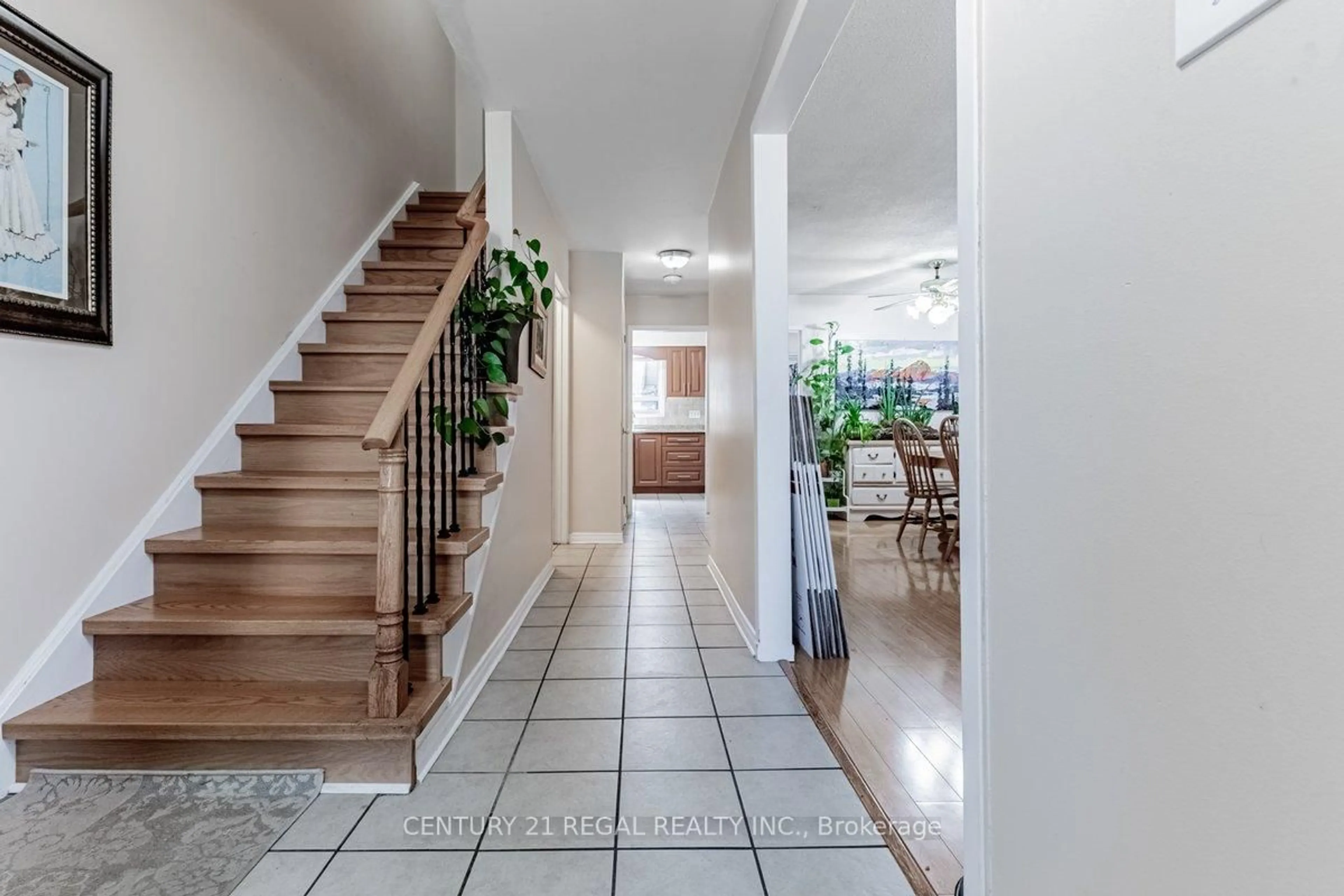 Indoor foyer for 19 Carberry Cres, Brampton Ontario L6V 2G1
