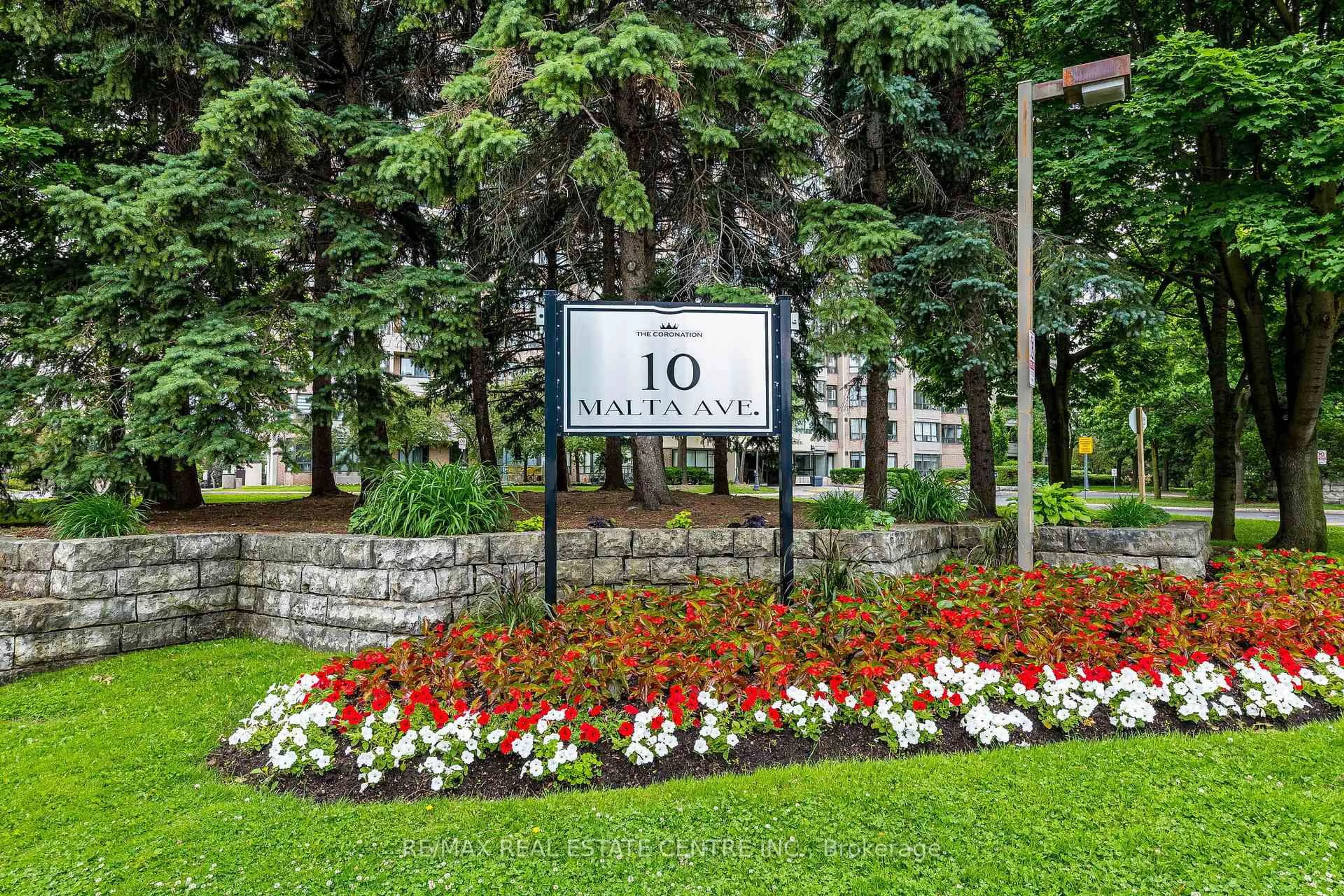 Patio, street for 10 Malta Ave #210, Brampton Ontario L6Y 4G6