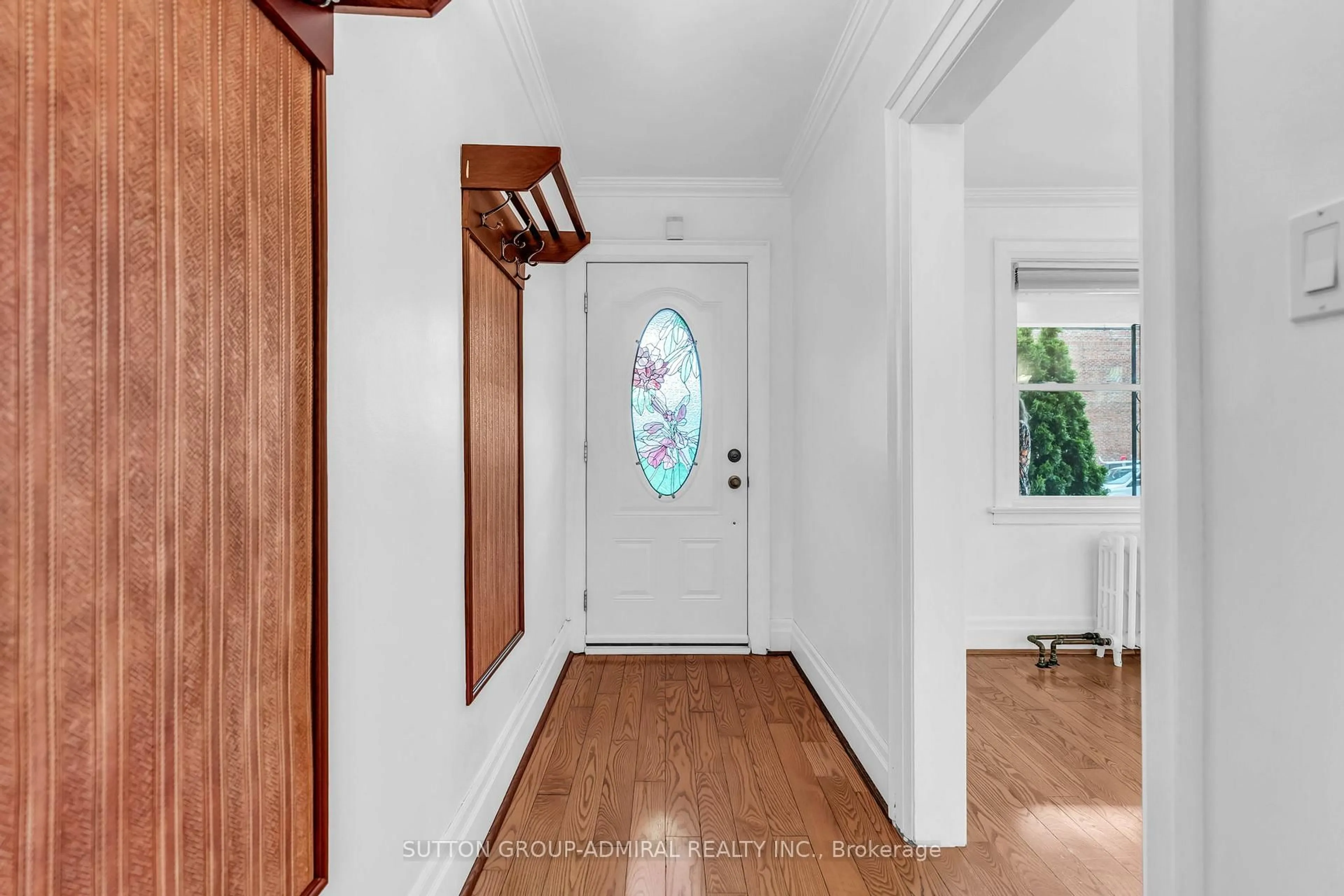 Indoor entryway for 569 Nairn Ave, Toronto Ontario L5N 4P6