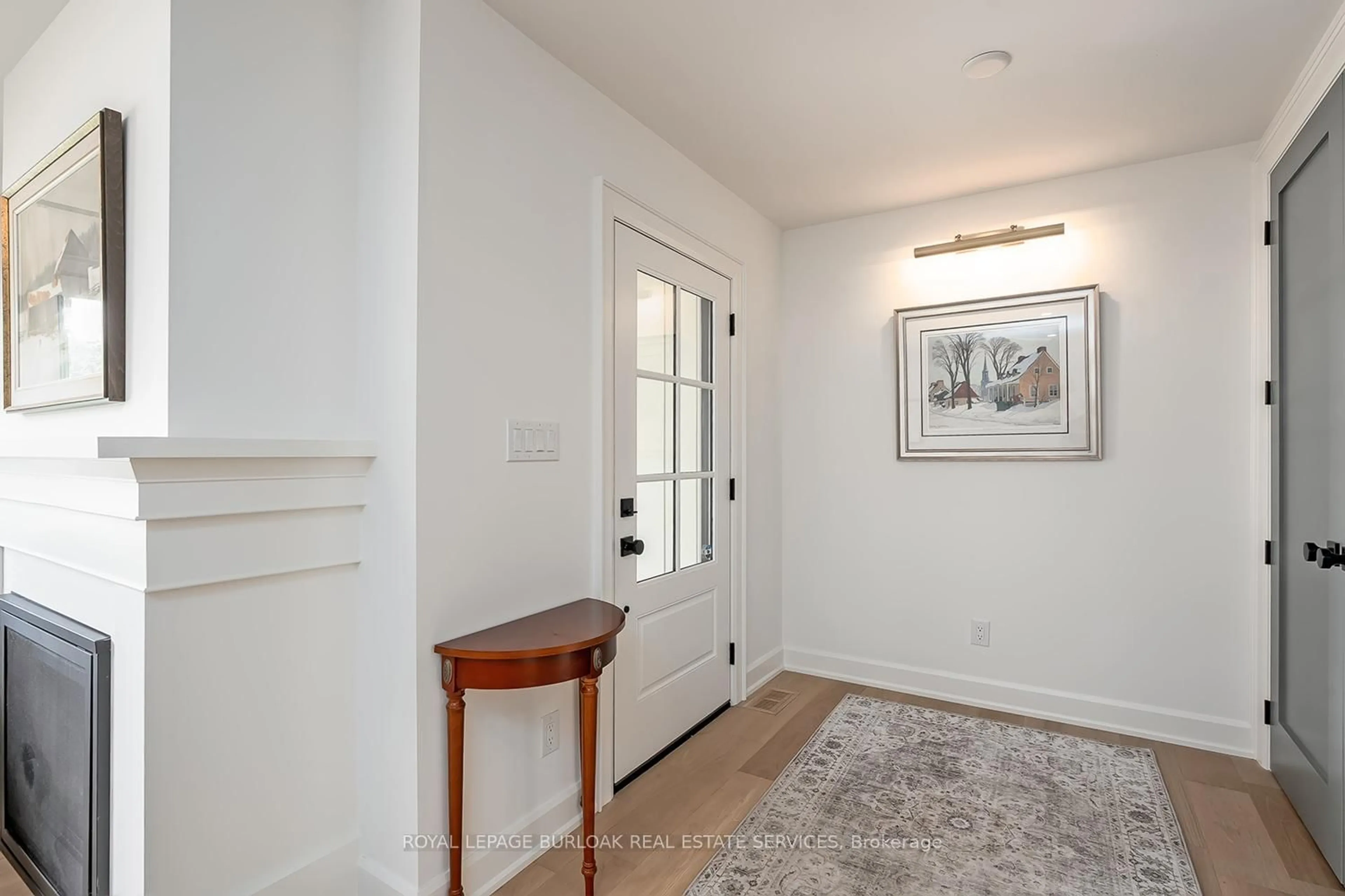 Indoor entryway for 894 Condor Dr, Burlington Ontario L7T 3A9