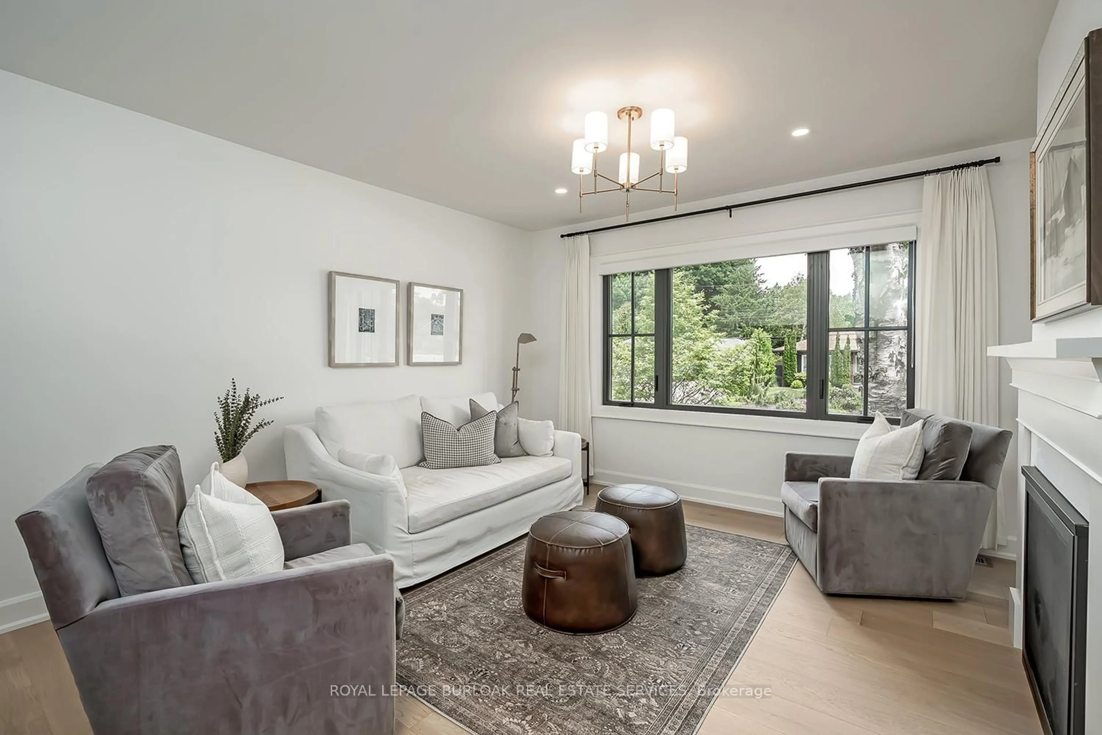 Living room with furniture, unknown for 894 Condor Dr, Burlington Ontario L7T 3A9