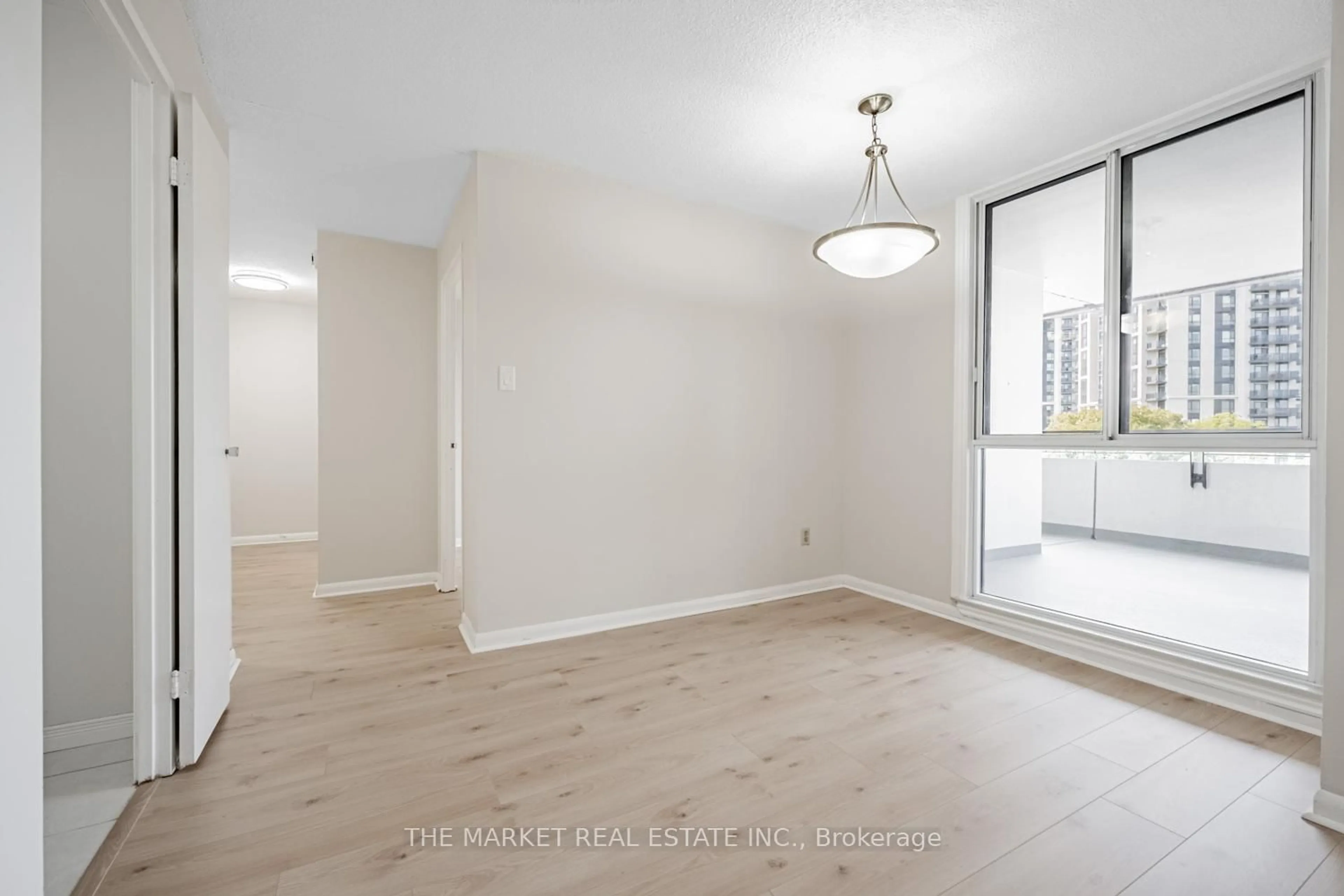 A pic of a room for 1320 Mississauga Valley Blvd #507, Mississauga Ontario L5A 3S9