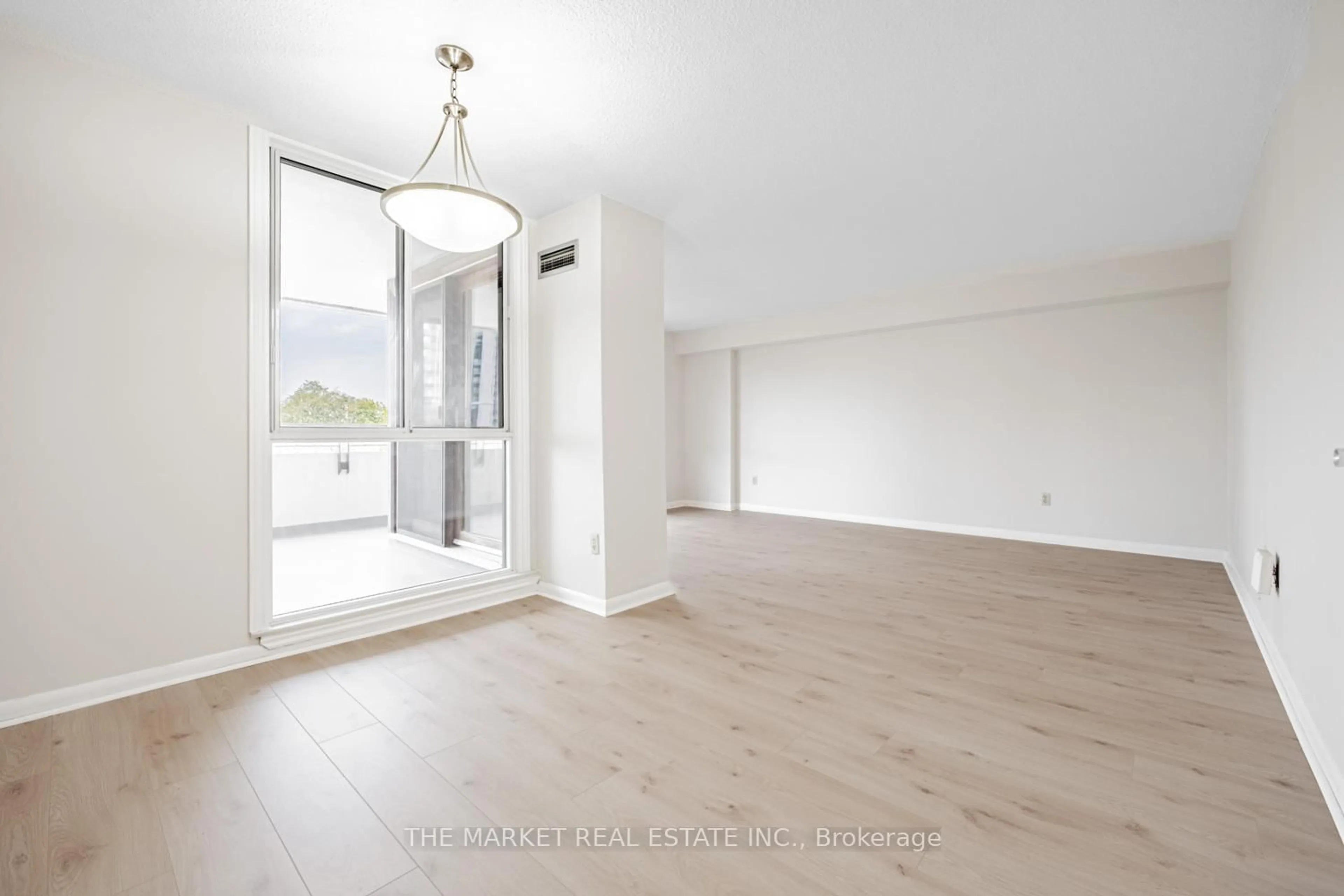 A pic of a room for 1320 Mississauga Valley Blvd #507, Mississauga Ontario L5A 3S9