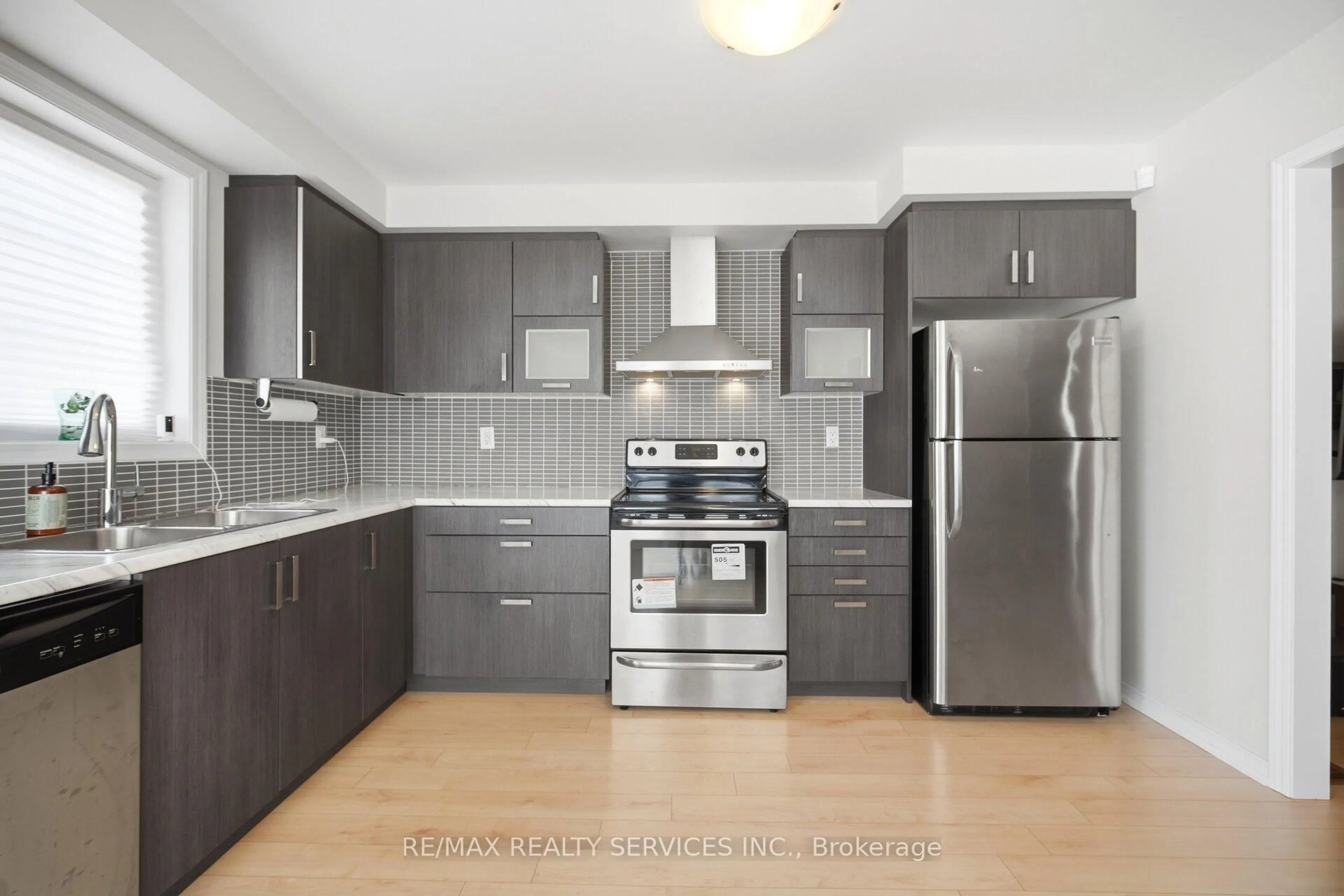 Standard kitchen, unknown for 144 Baffin Cres, Brampton Ontario L7A 4K9
