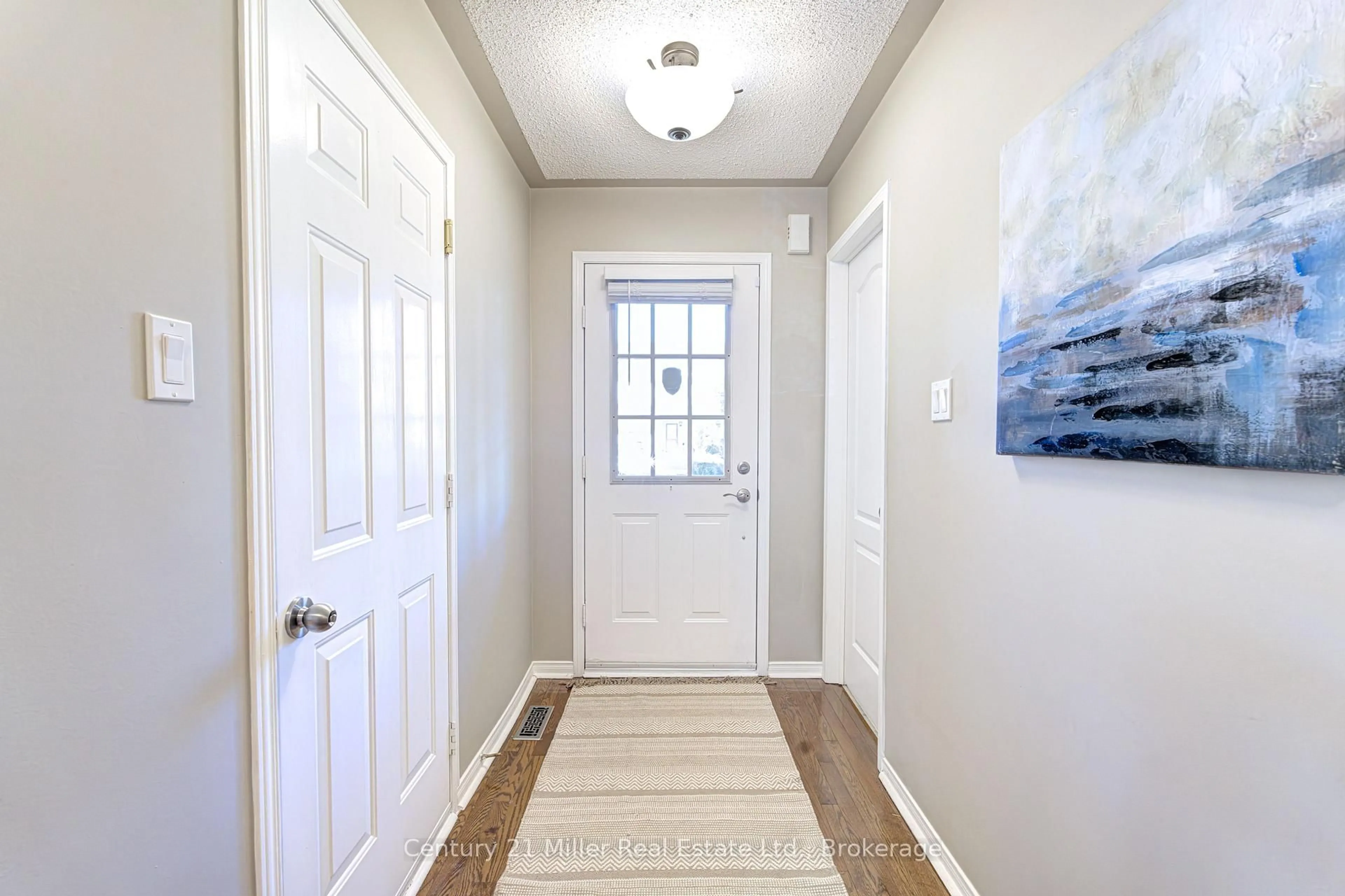 Indoor entryway for 5548 Linwell Pl, Mississauga Ontario L5M 6L7