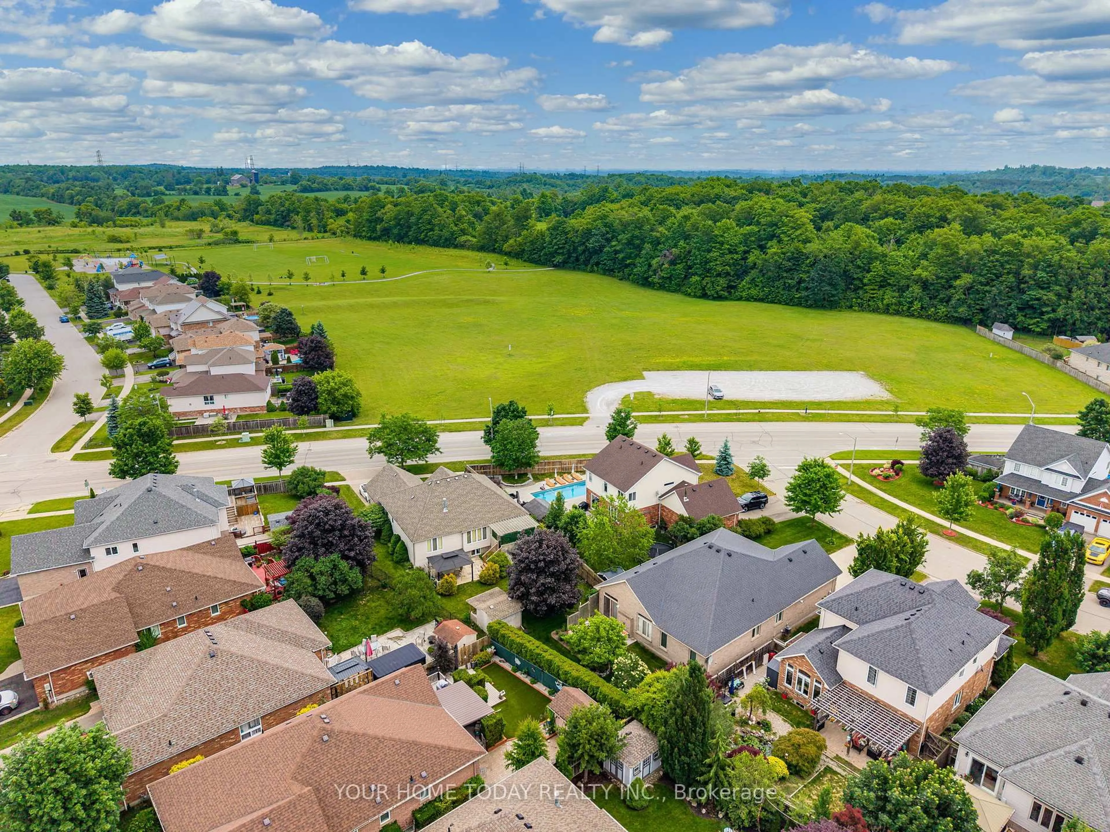 A pic from outside/outdoor area/front of a property/back of a property/a pic from drone, street for 37 Dawkins Cres, Halton Hills Ontario L7J 2Z5