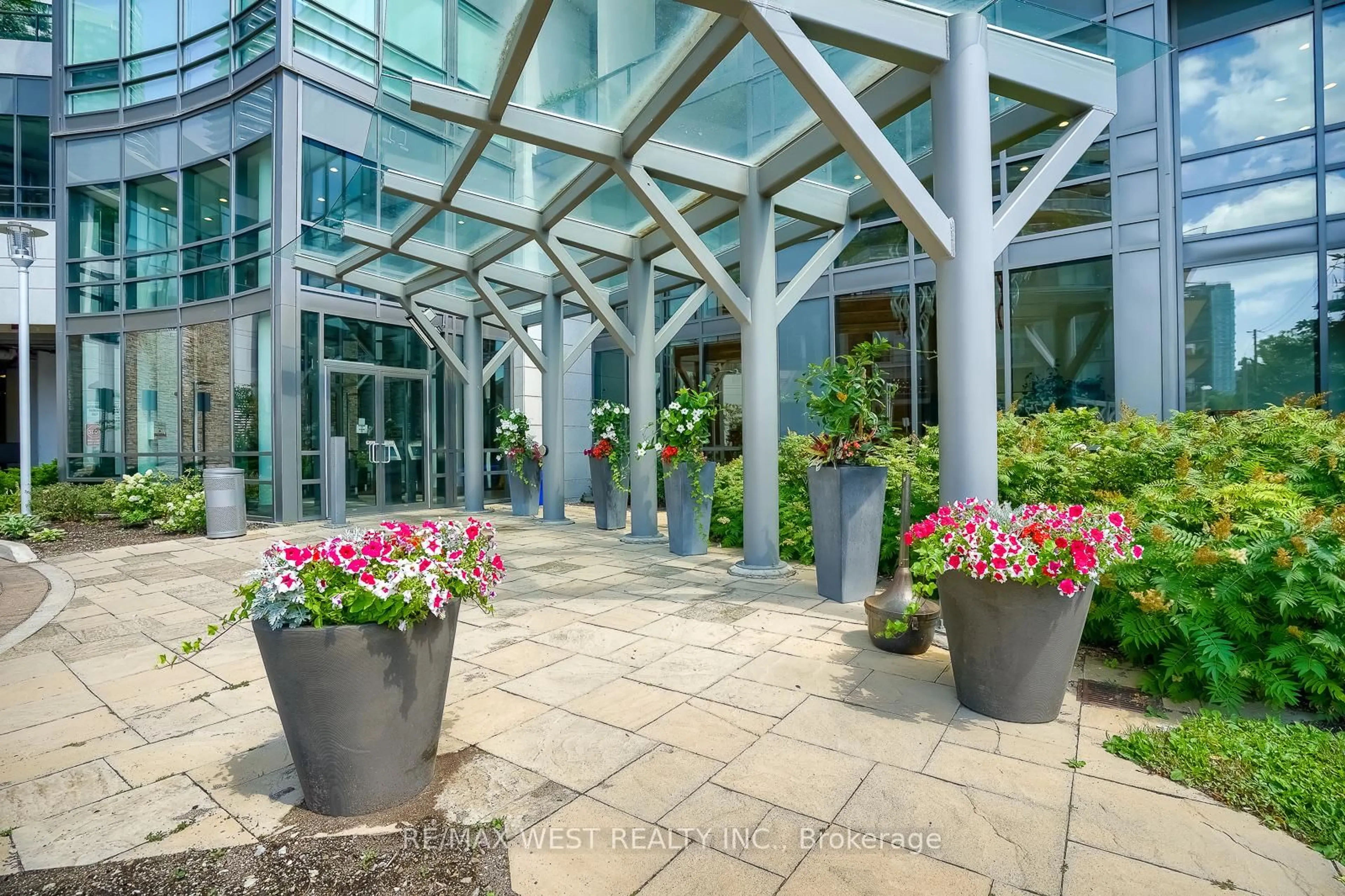 Patio, building for 2240 Lakeshore Blvd #908, Toronto Ontario M8V 0B1