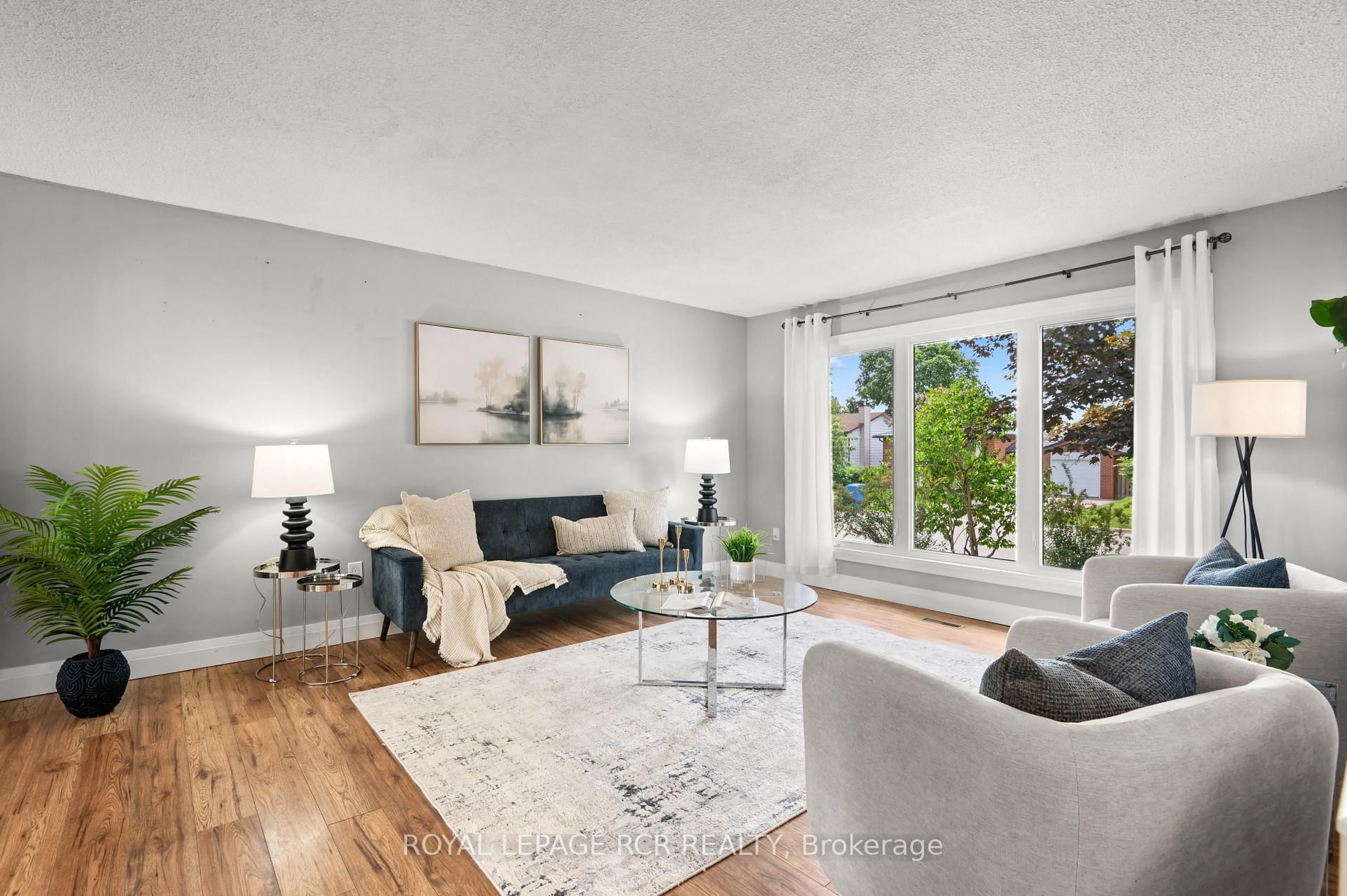 Living room with furniture, unknown for 94 Morgandale Cres, Orangeville Ontario L9W 3C7