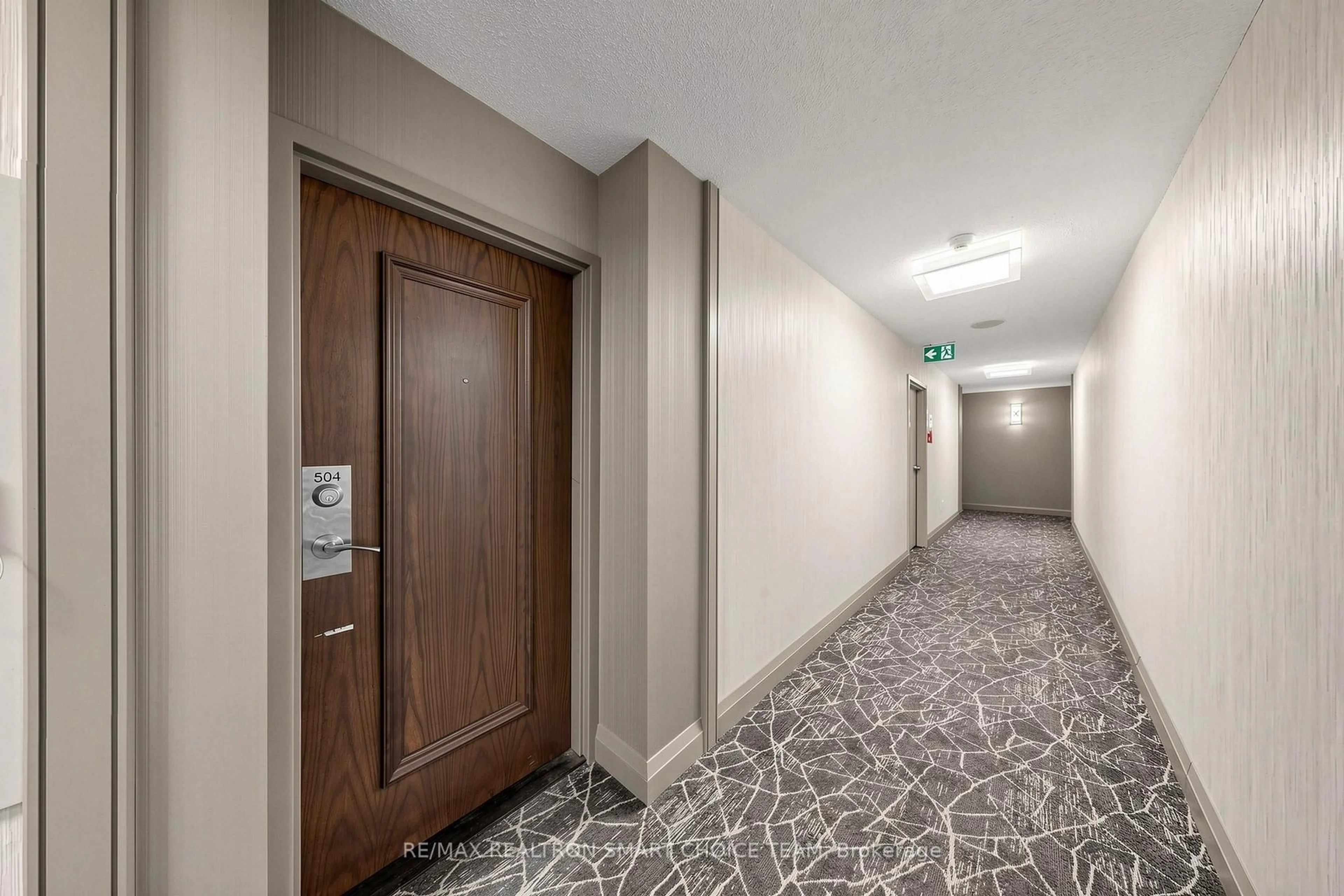 Indoor foyer for 50 Kingsbridge Garden Circ #504, Mississauga Ontario L5R 1Y2