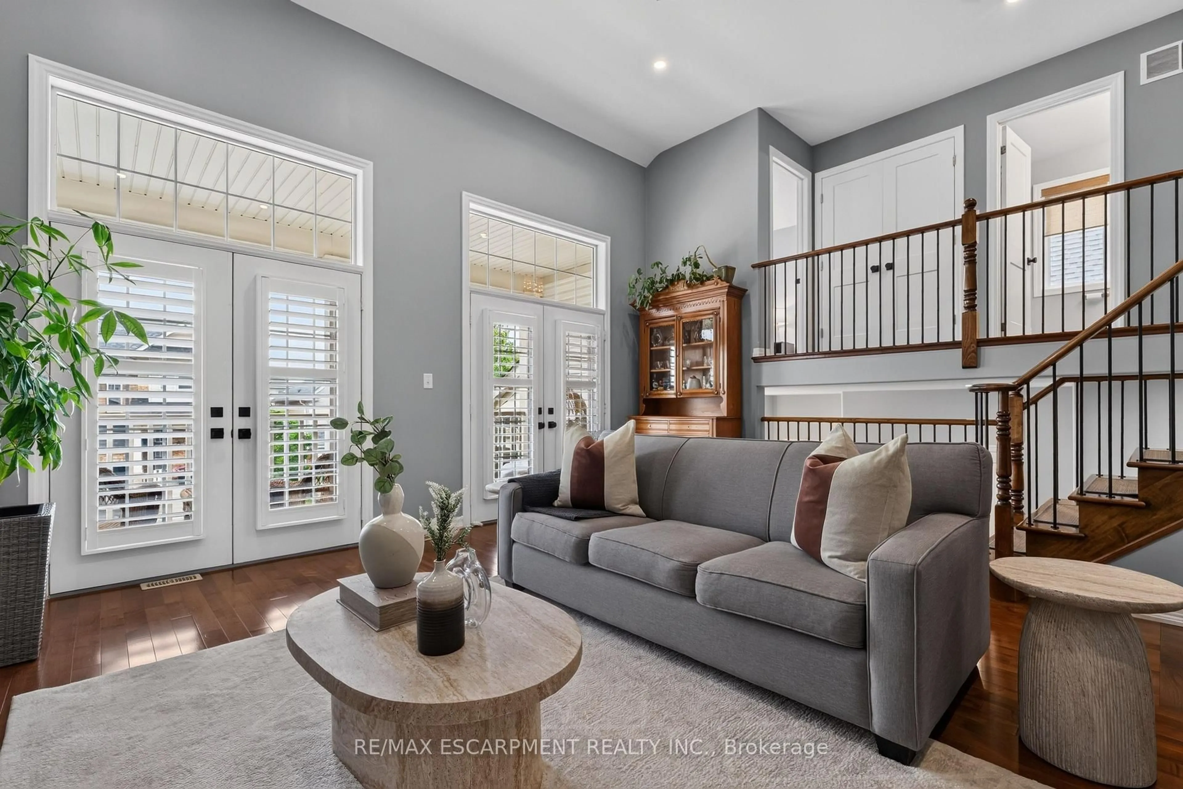 Living room with furniture, unknown for 3220 Steeplechase Dr, Burlington Ontario L7M 0C5