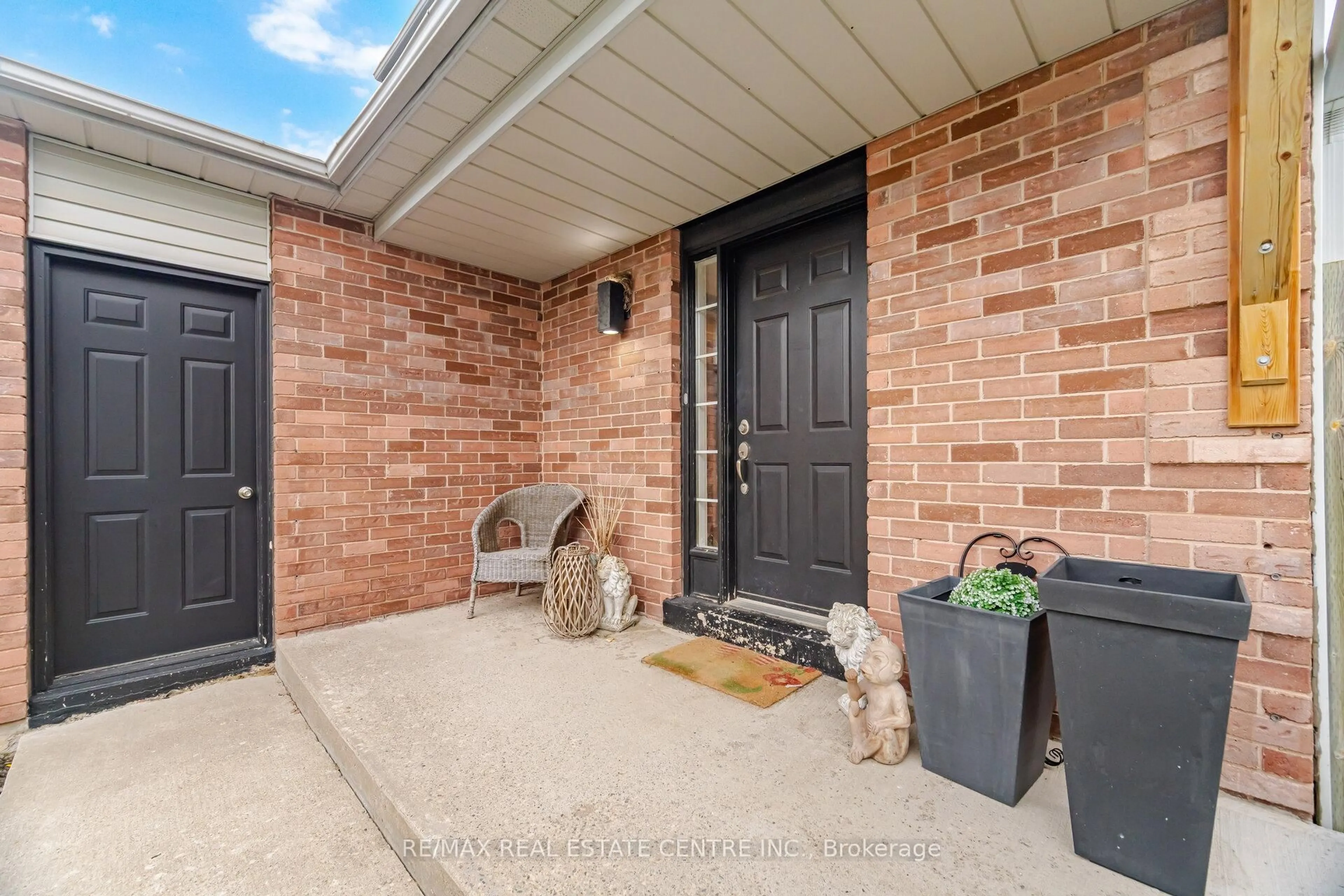 Unknown for 323 Michael Dr, Orangeville Ontario L9W 4P4