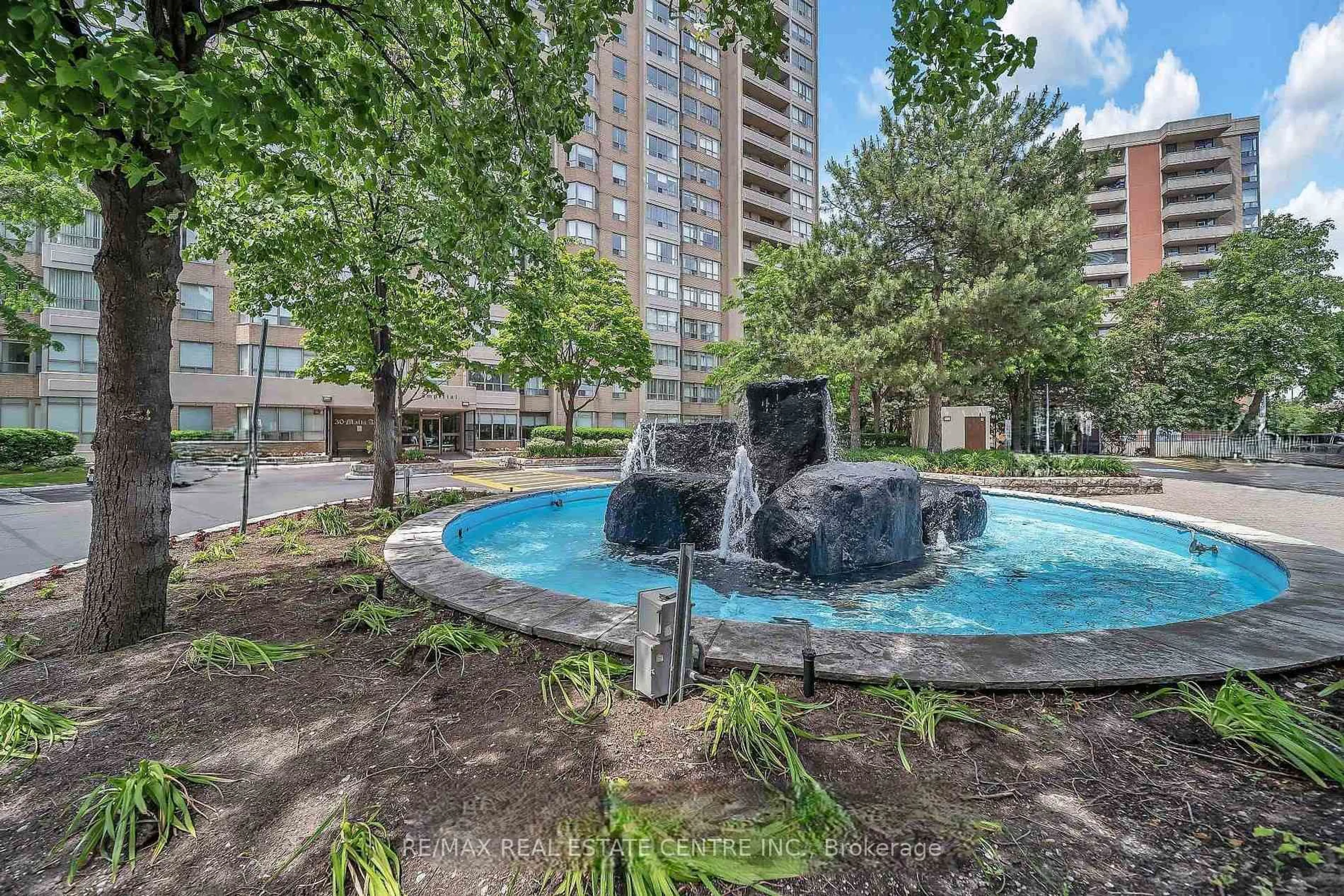 Pool for 30 Malta Ave #802, Brampton Ontario L6Y 4S5