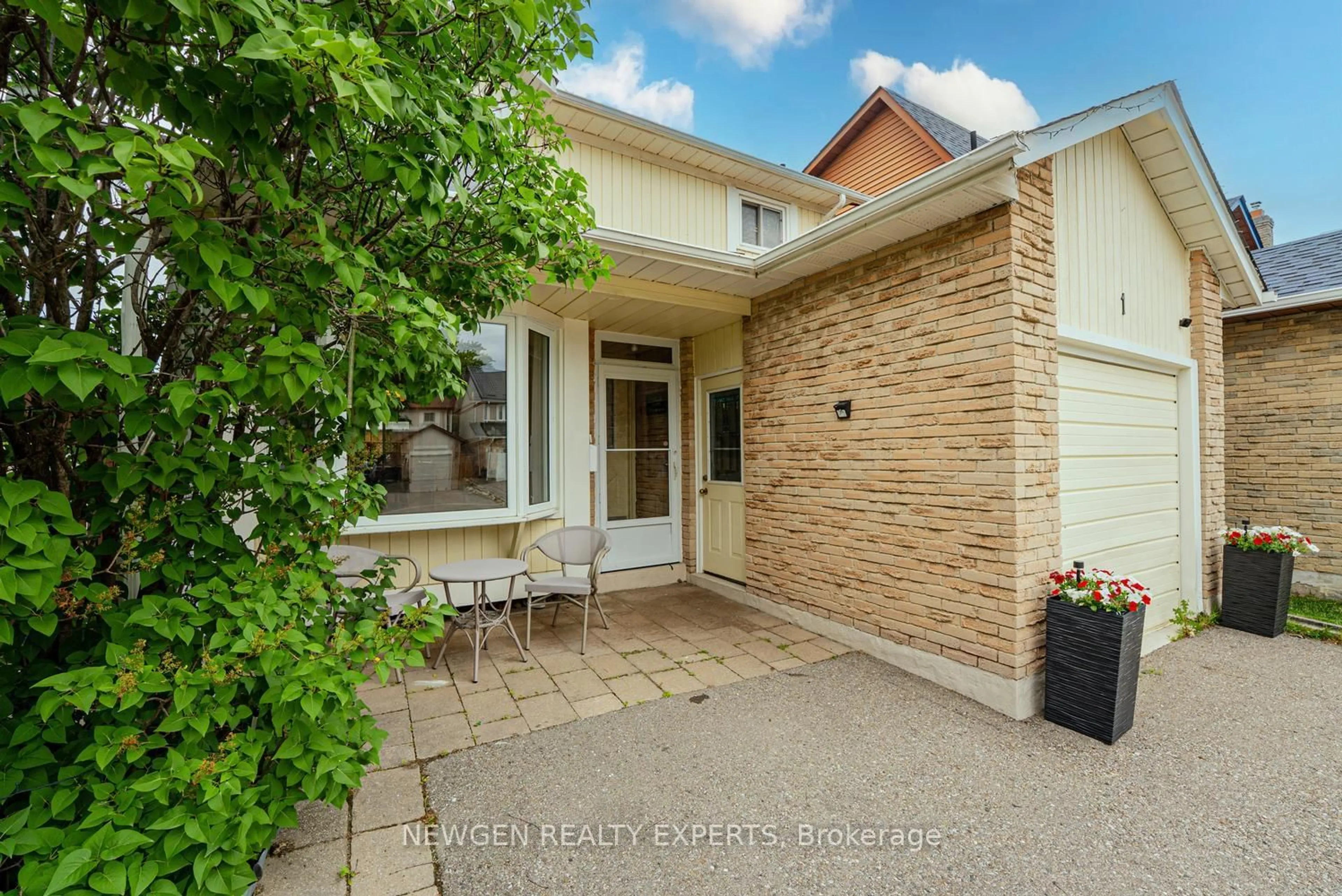 Patio, street for 1 Wolverton Cres, Brampton Ontario L6S 3L1