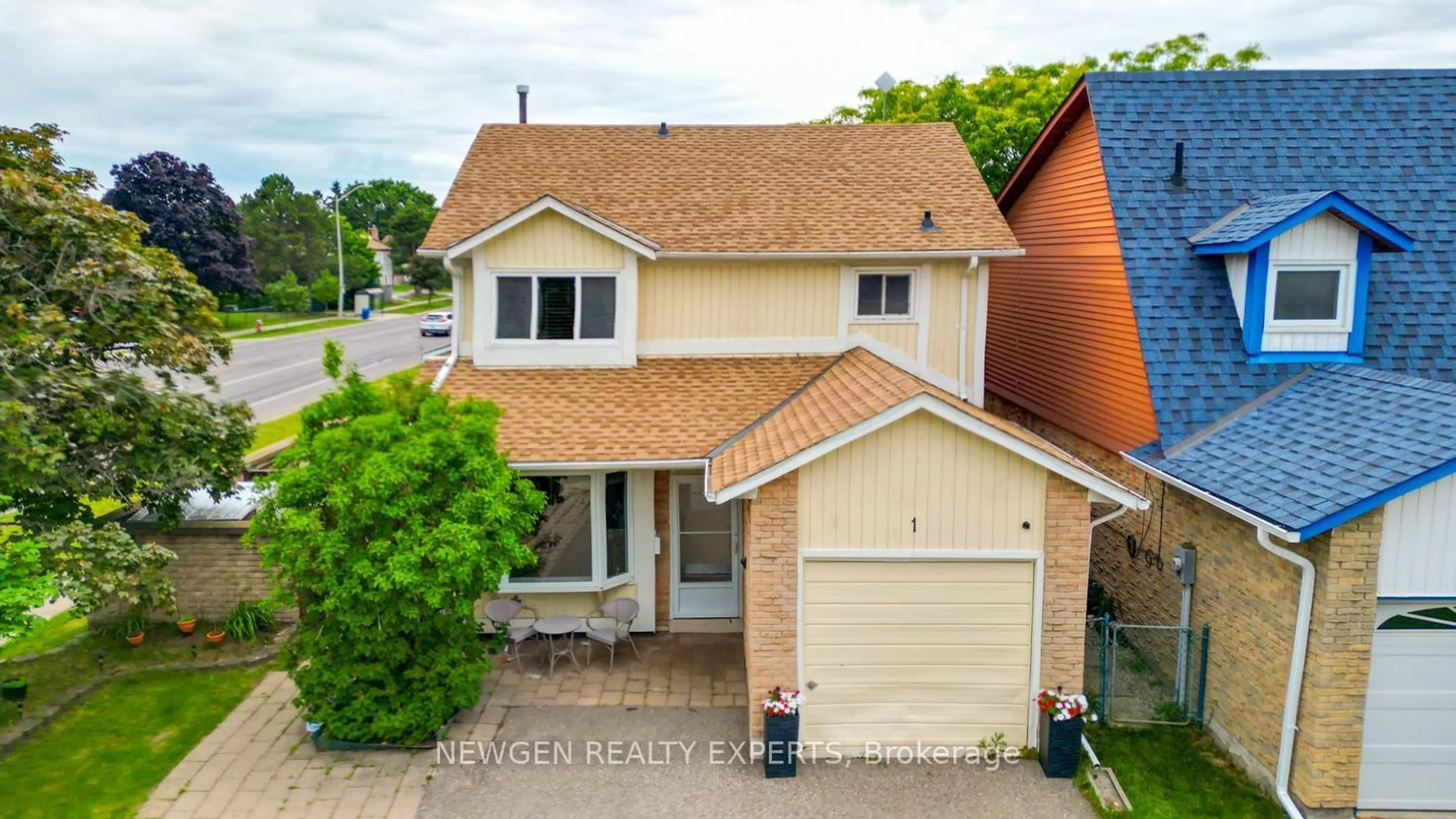 A pic from outside/outdoor area/front of a property/back of a property/a pic from drone, street for 1 Wolverton Cres, Brampton Ontario L6S 3L1