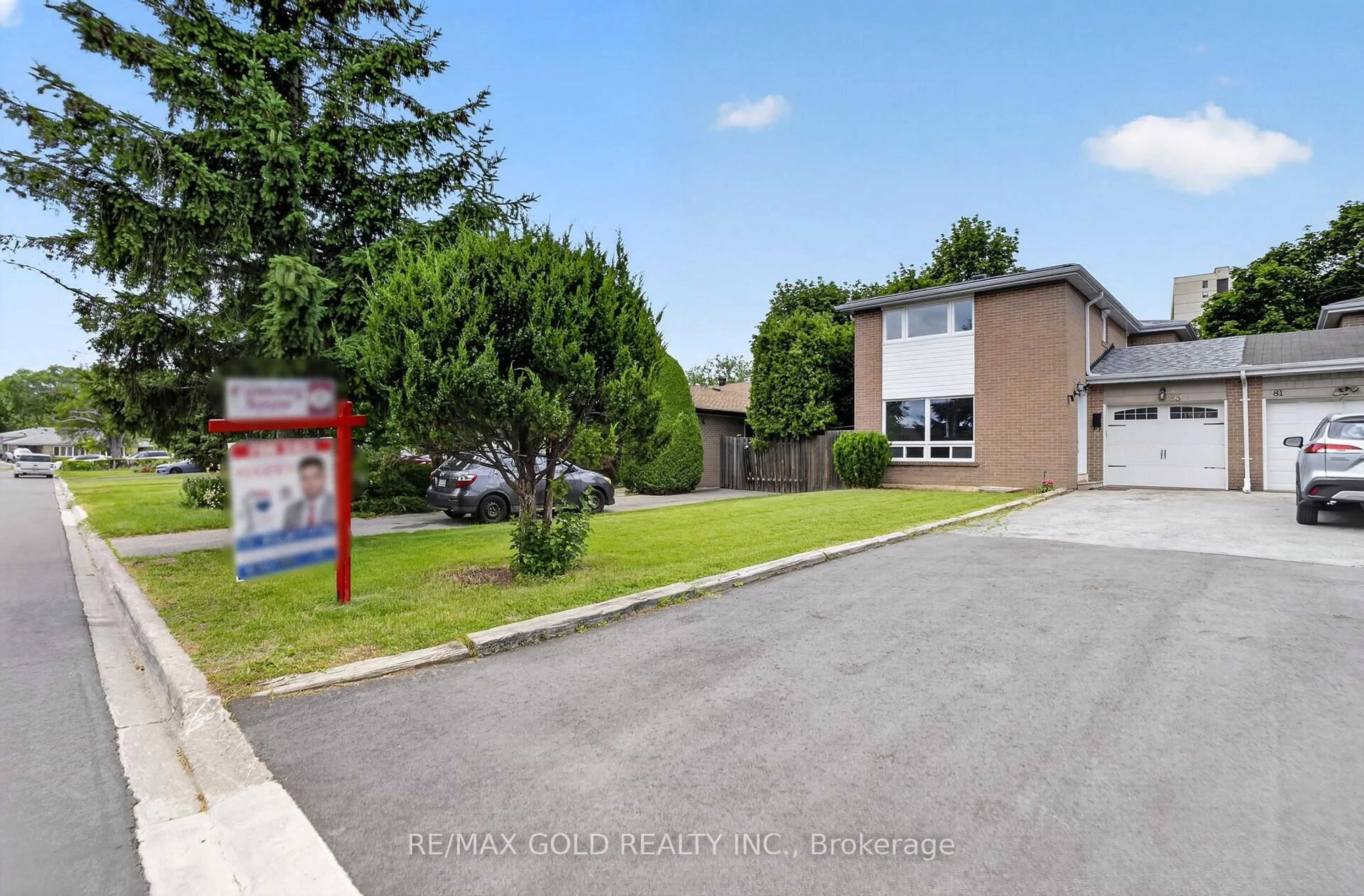 A pic from outside/outdoor area/front of a property/back of a property/a pic from drone, street for 83 Cathcart Cres, Brampton Ontario L6T 2A4