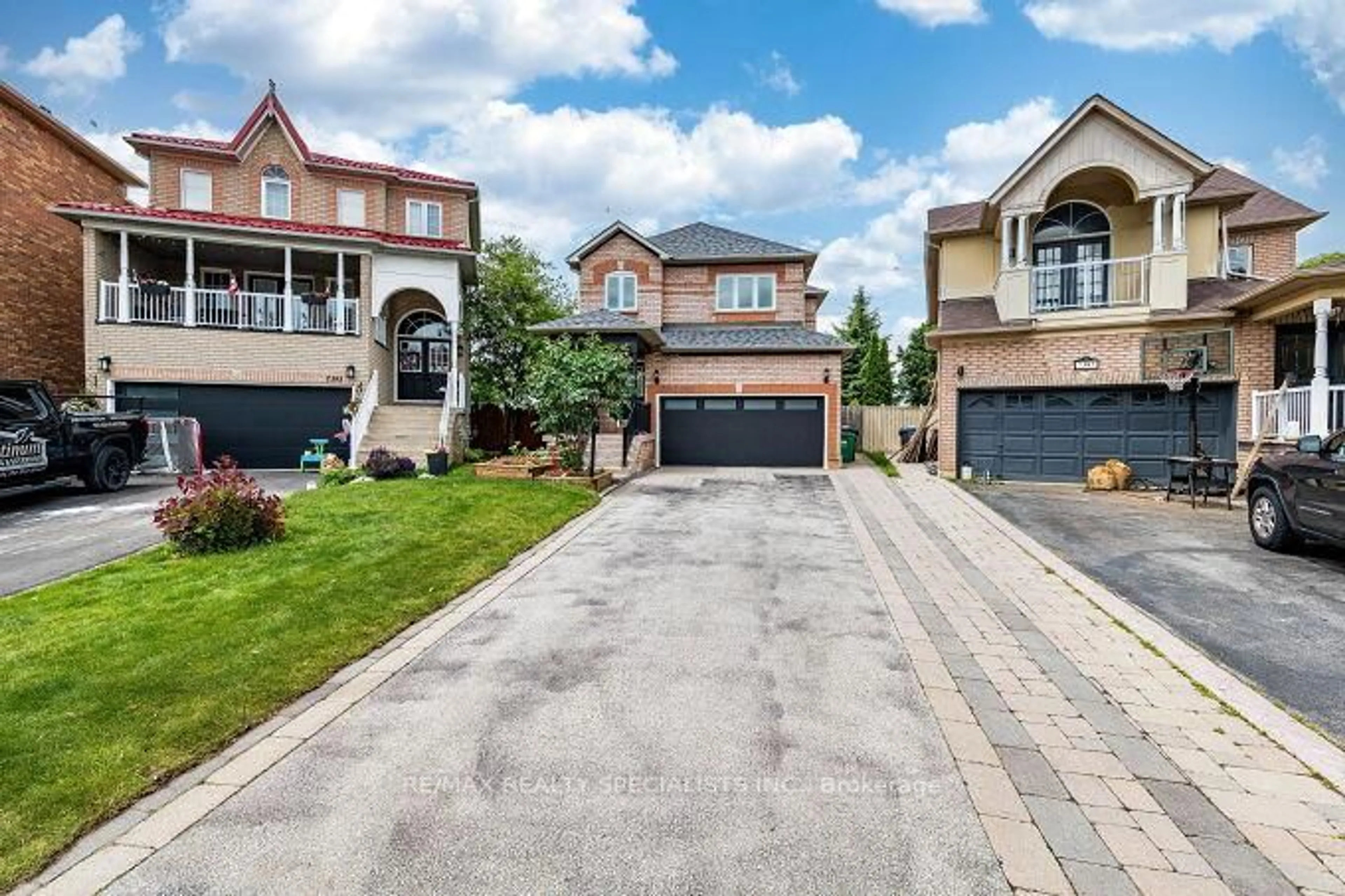 Home with brick exterior material, street for 7389 Banffshire Crt, Mississauga Ontario L5N 7Z9