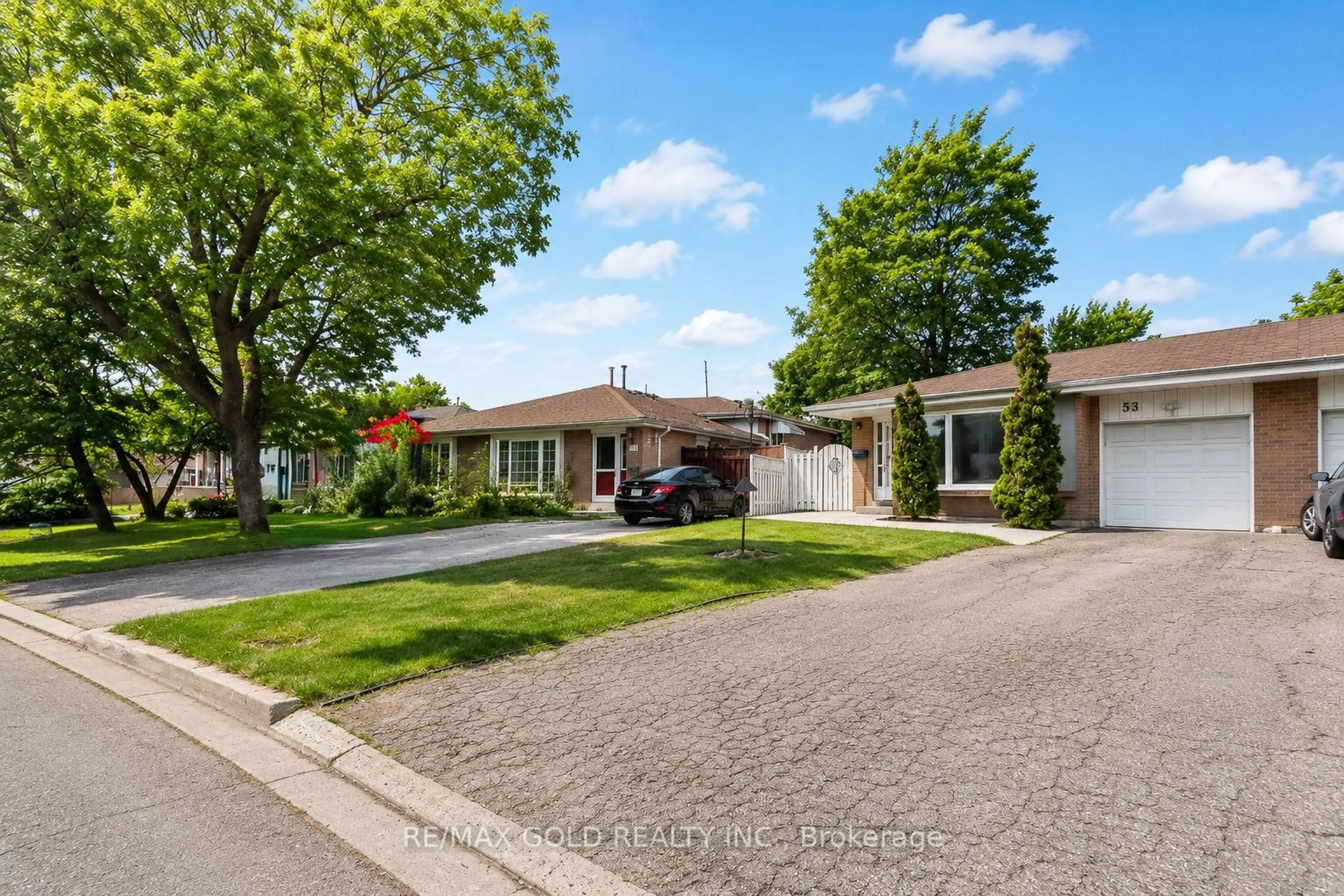 A pic from outside/outdoor area/front of a property/back of a property/a pic from drone, street for 53 Dalraith Cres, Brampton Ontario L6R 2X4