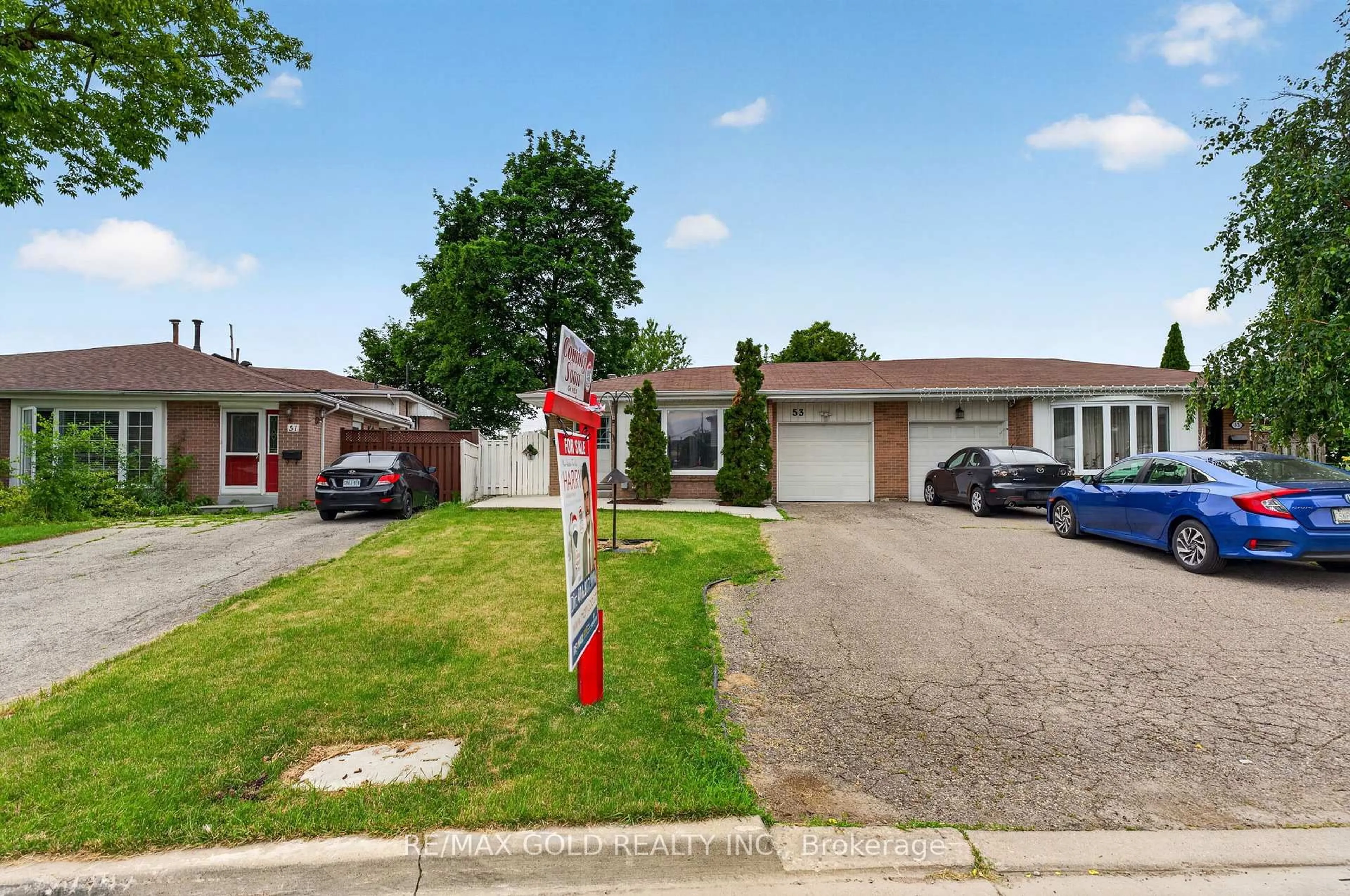 A pic from outside/outdoor area/front of a property/back of a property/a pic from drone, street for 53 Dalraith Cres, Brampton Ontario L6R 2X4