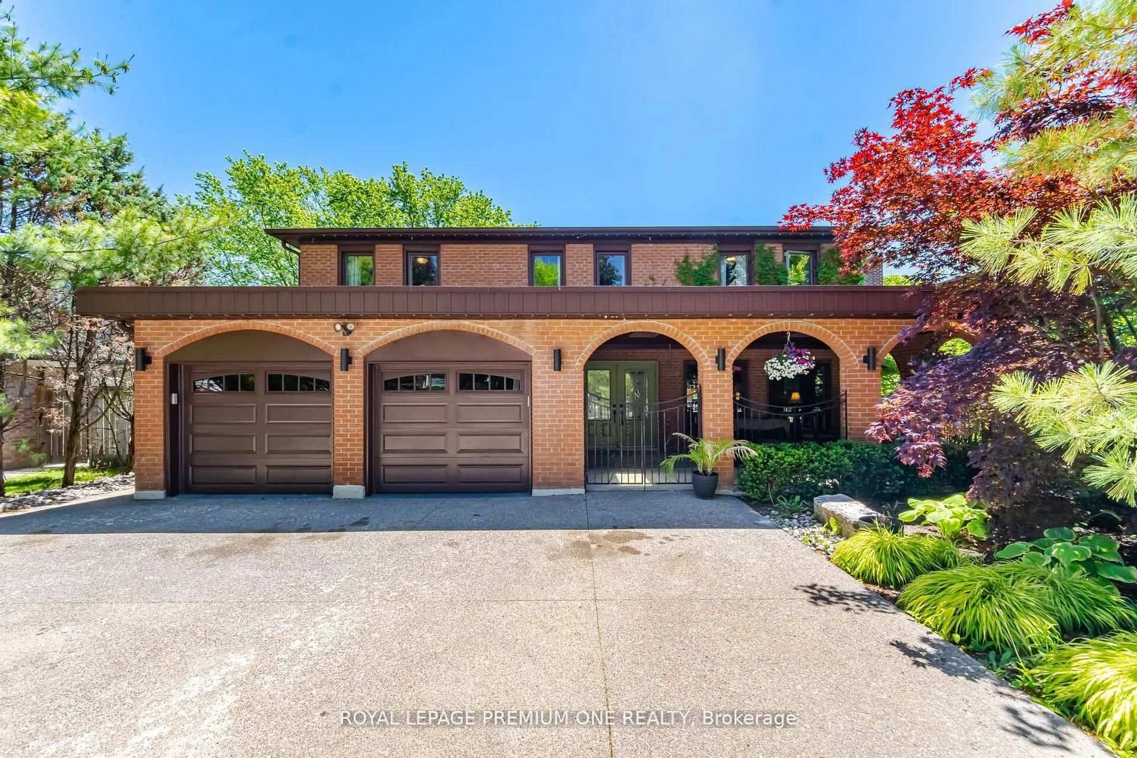 Home with brick exterior material, street for 2301 Nikanna Rd, Mississauga Ontario L5C 2W8