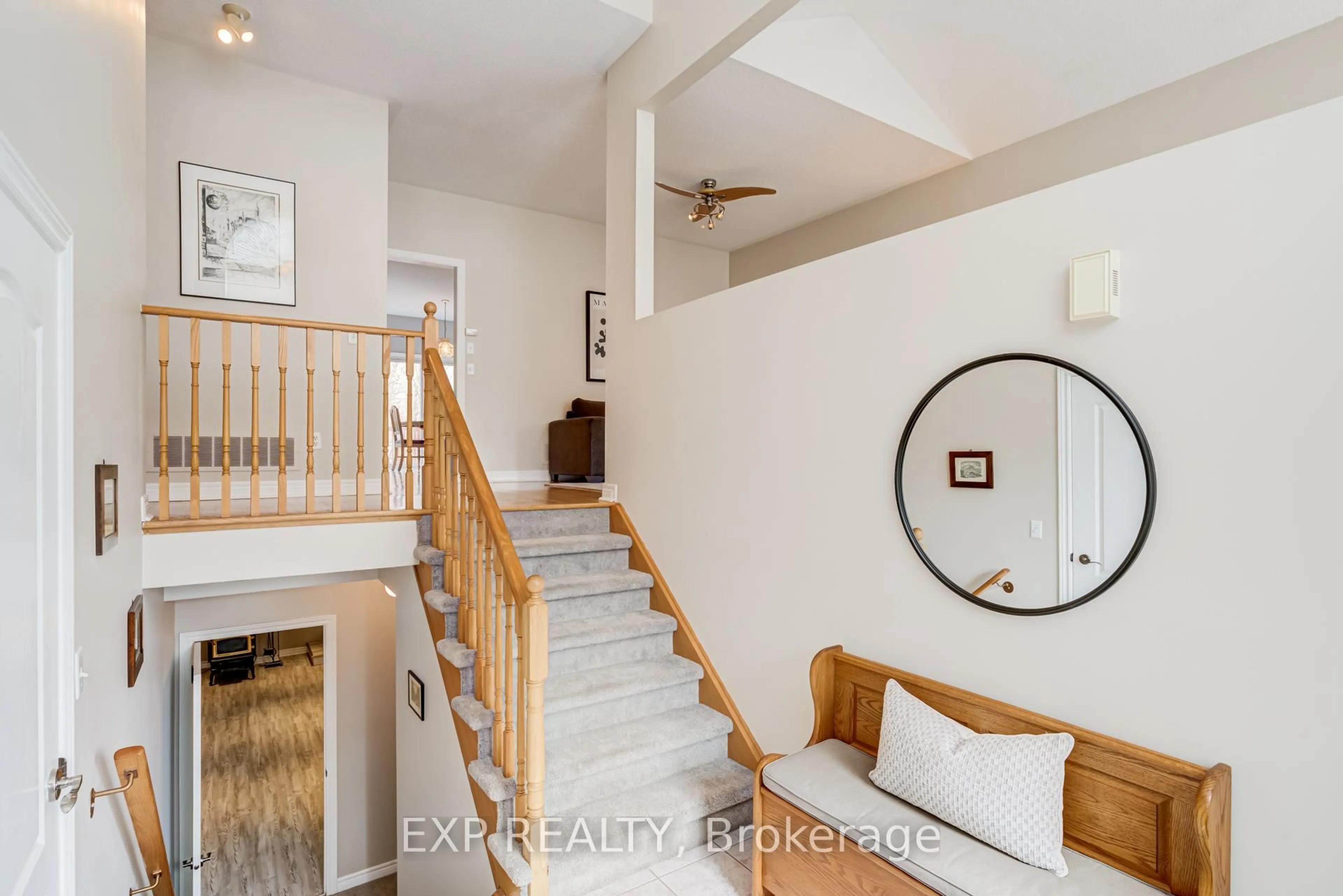 Indoor entryway for 13 Blueberry Hill Crt, Caledon Ontario L7E 1S3