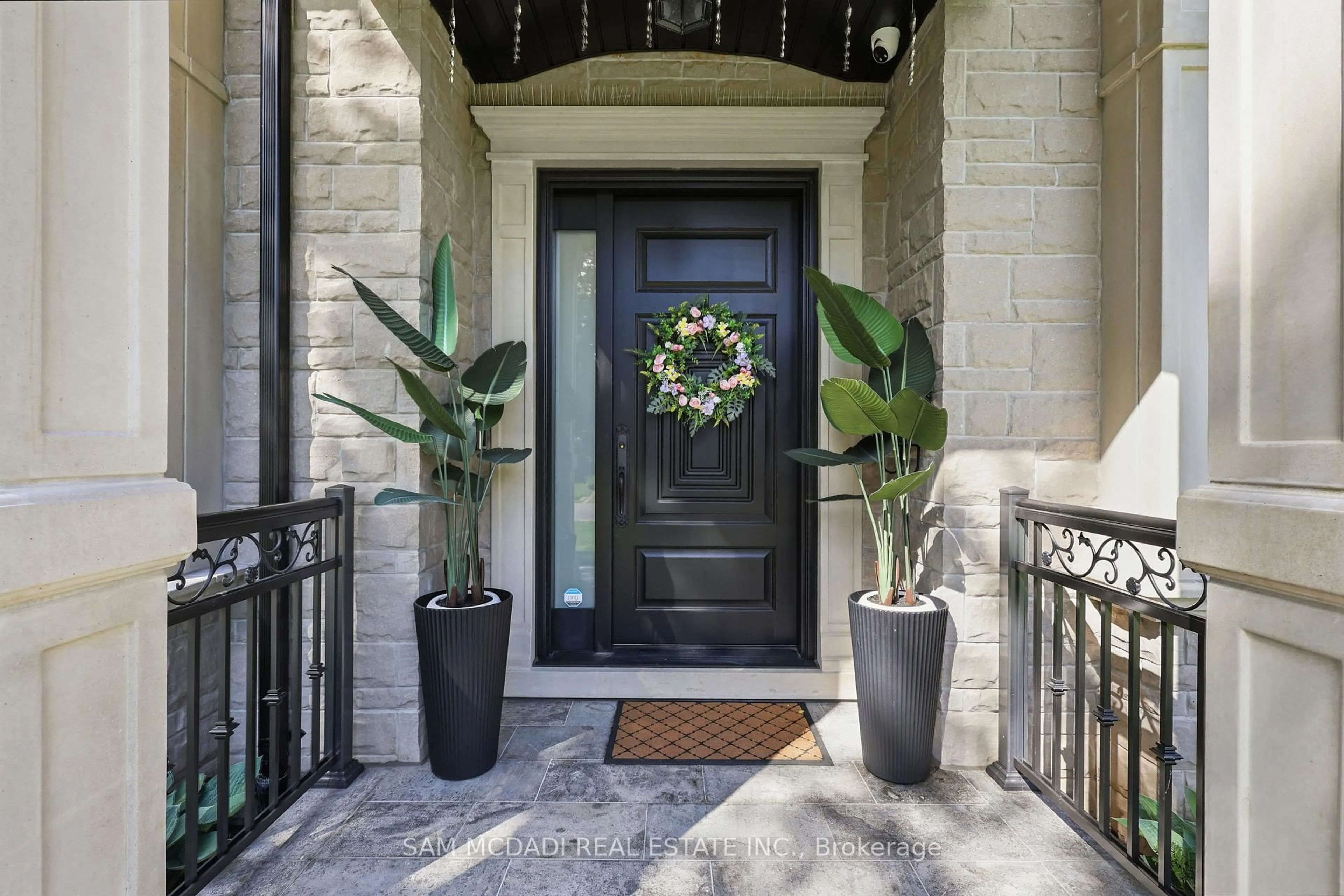 Indoor entryway for 403 Willis Dr, Oakville Ontario L6L 4T9