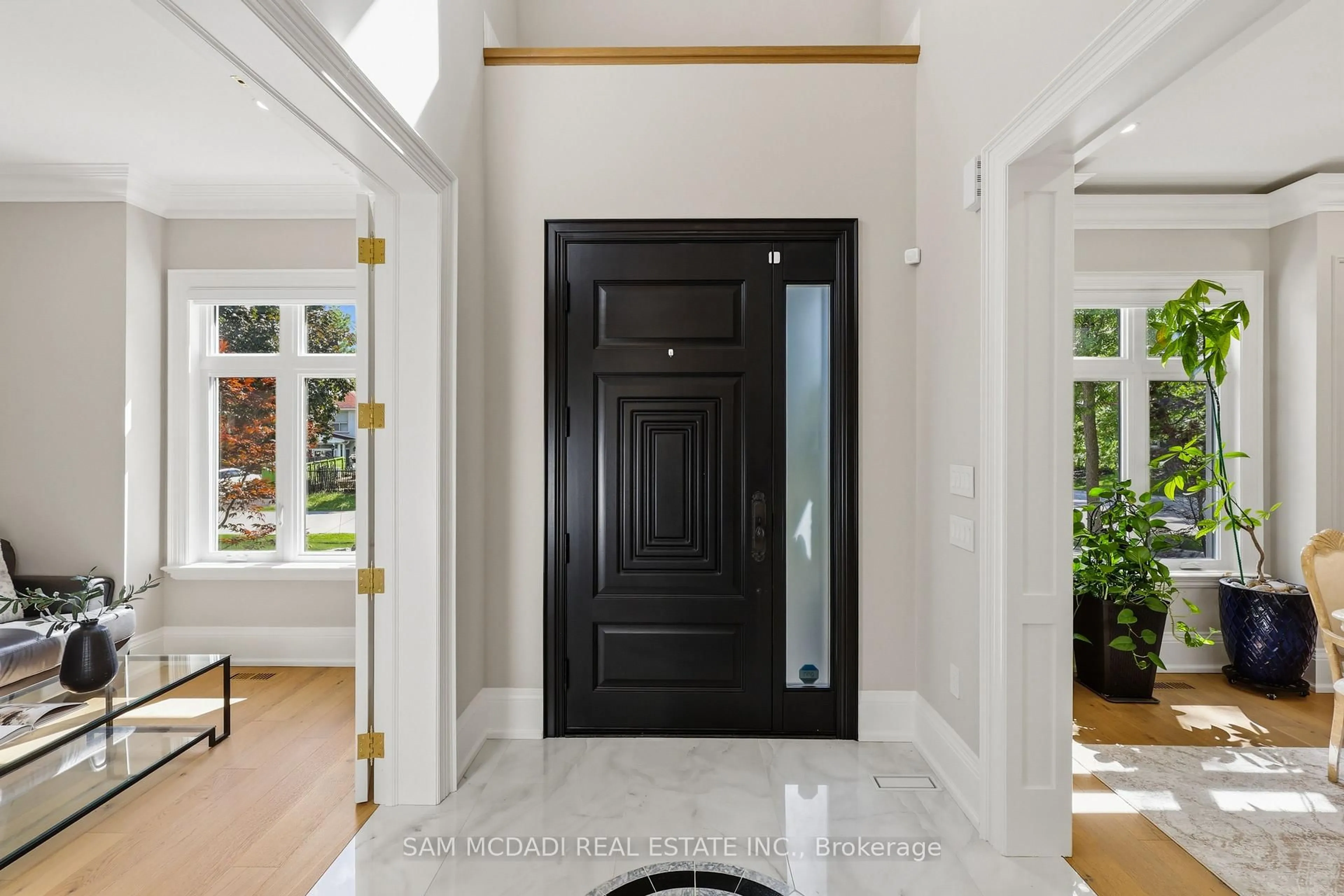 Indoor entryway for 403 Willis Dr, Oakville Ontario L6L 4T9