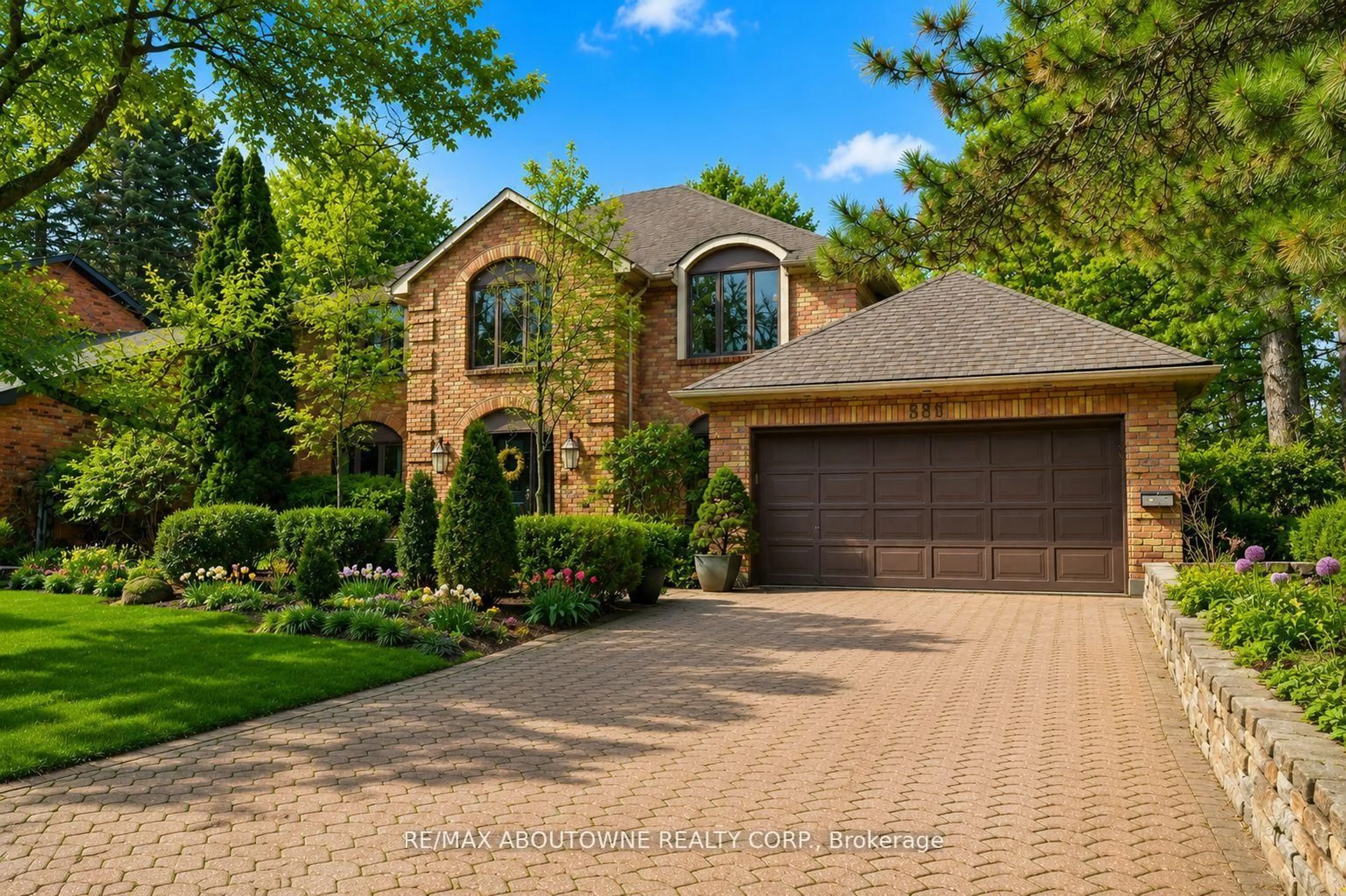 Home with brick exterior material, street for 356 Shoreacres Rd, Burlington Ontario L7L 2H5