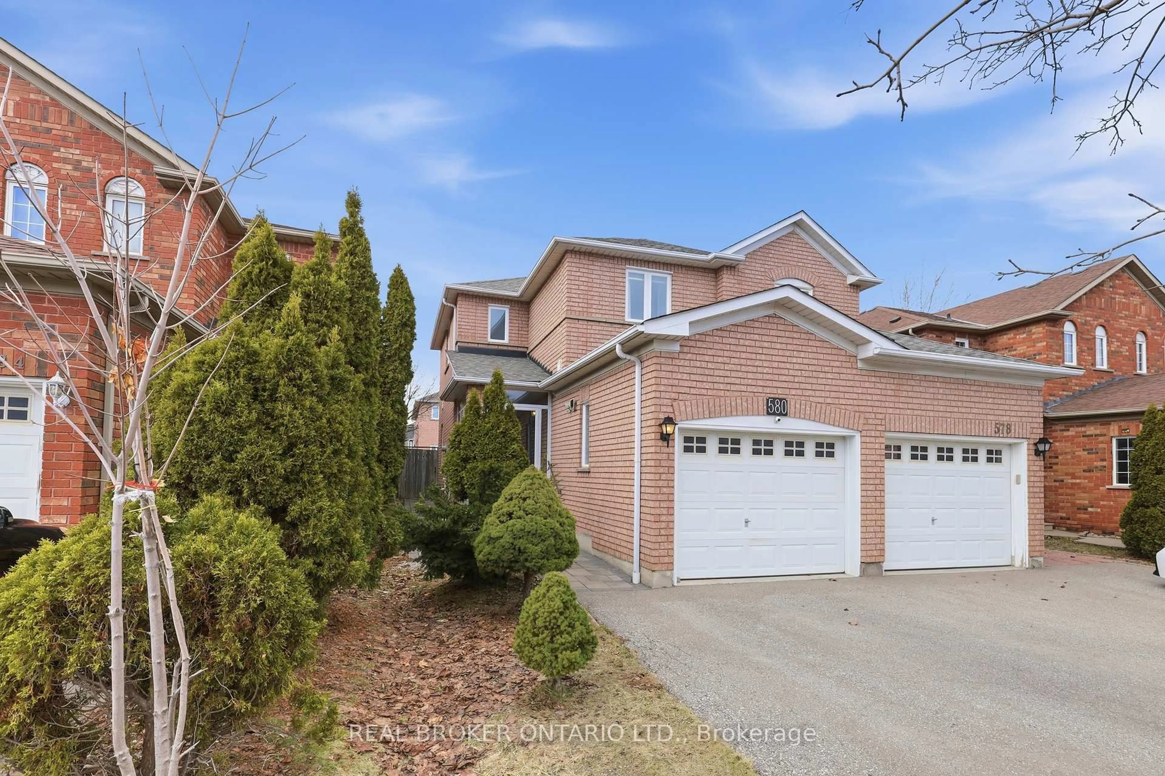 Home with brick exterior material, street for 580 Summer Park Cres, Mississauga Ontario L5B 4E9