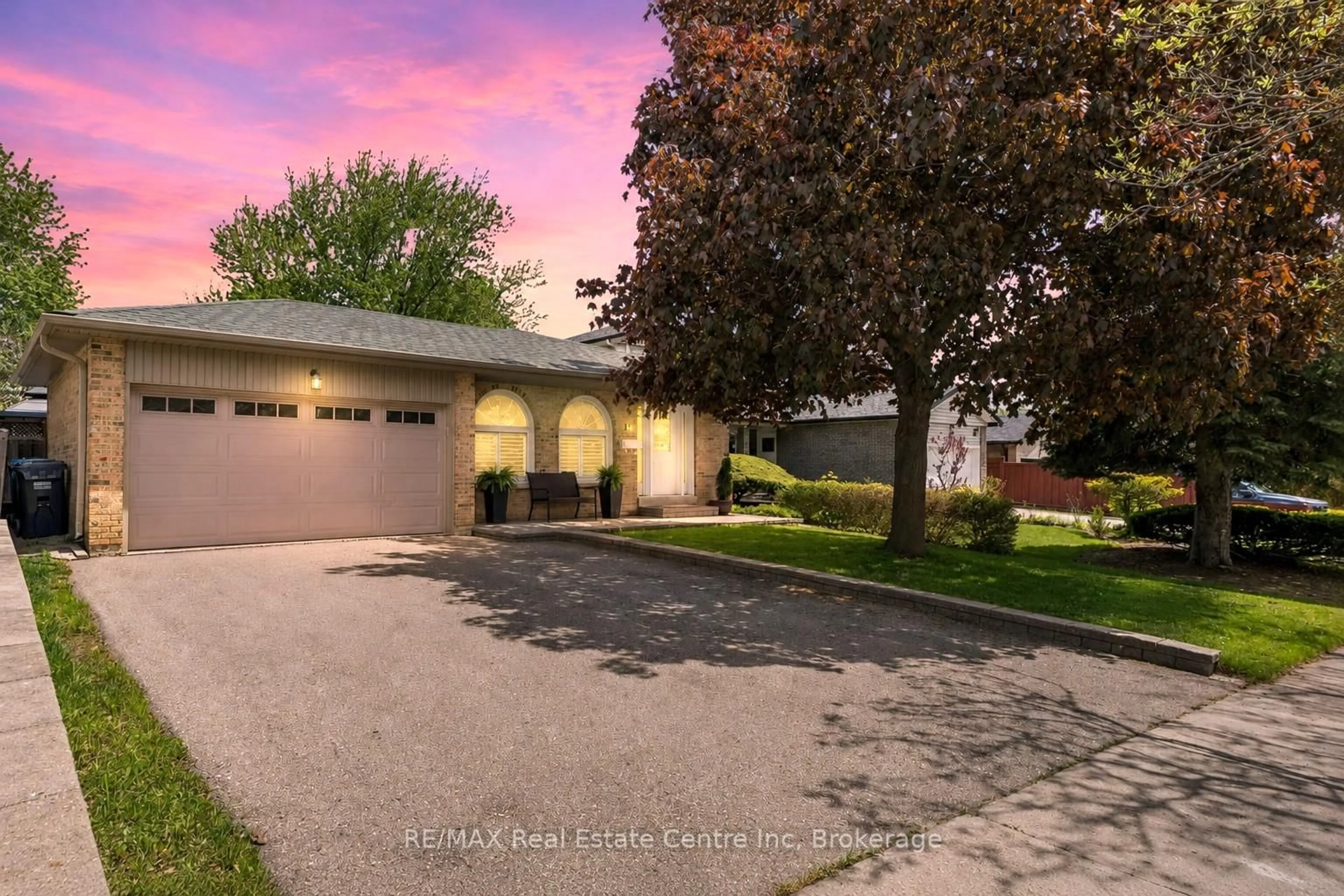 A pic from outside/outdoor area/front of a property/back of a property/a pic from drone, street for 14 Massey St, Brampton Ontario L6S 2W1