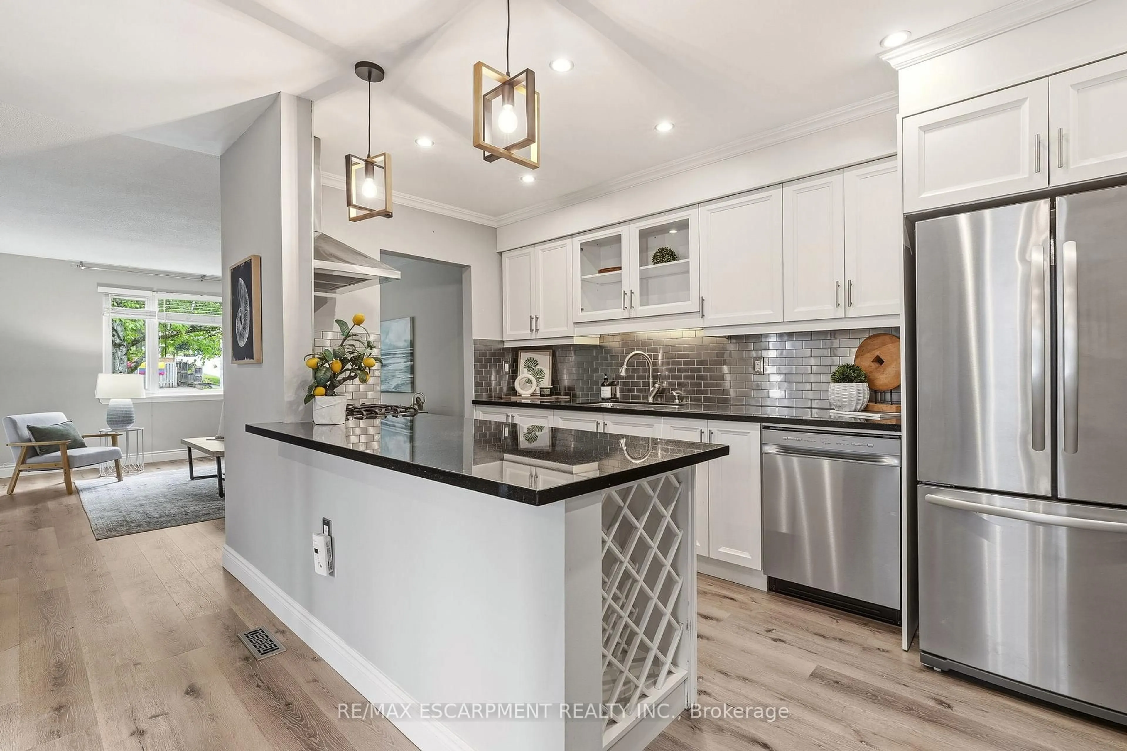 Open concept kitchen, unknown for 2353 Middlesmoor Cres, Burlington Ontario L7P 3X4