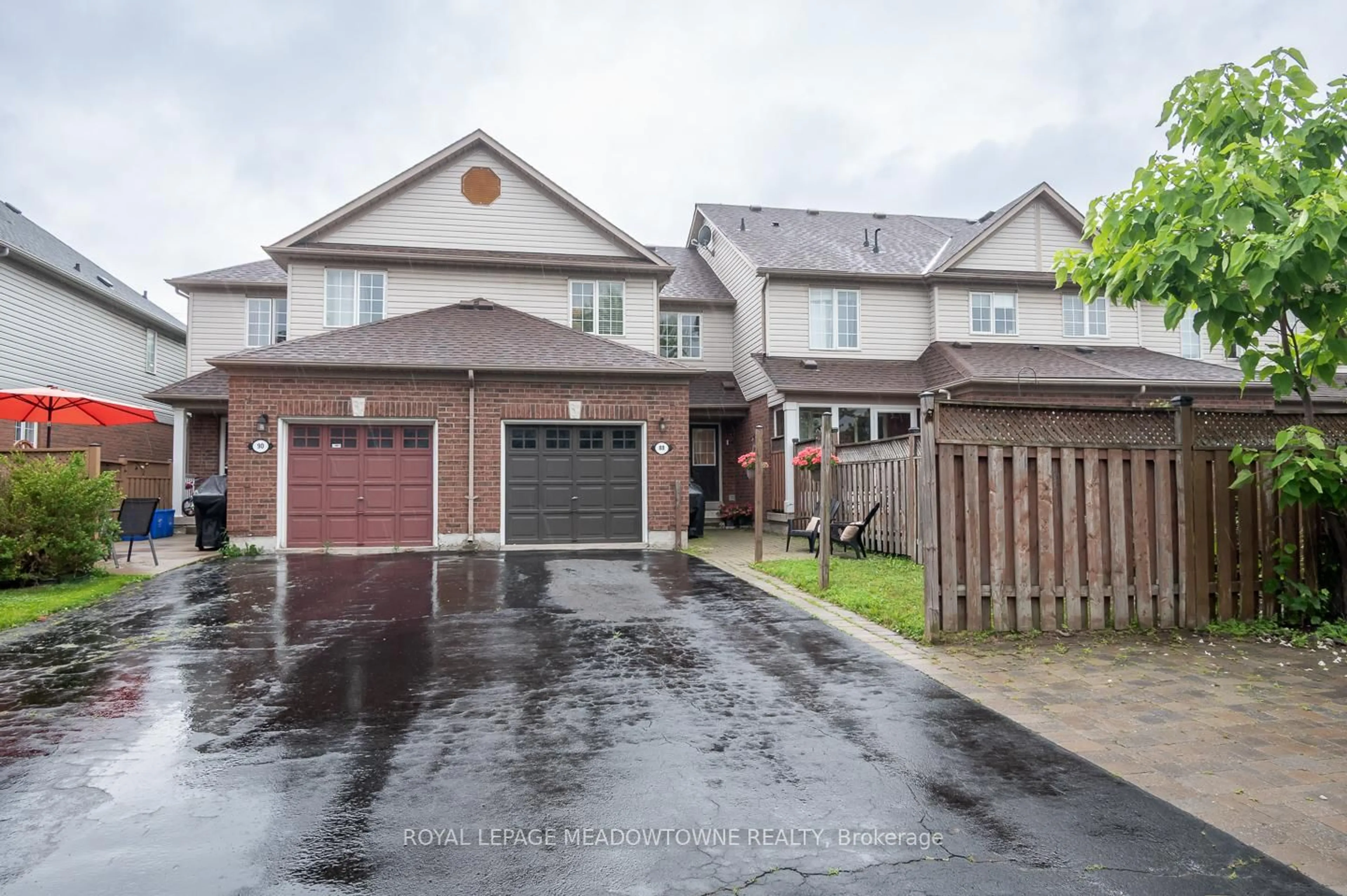A pic from outside/outdoor area/front of a property/back of a property/a pic from drone, street for 88 Manley Lane, Milton Ontario L9T 5N9