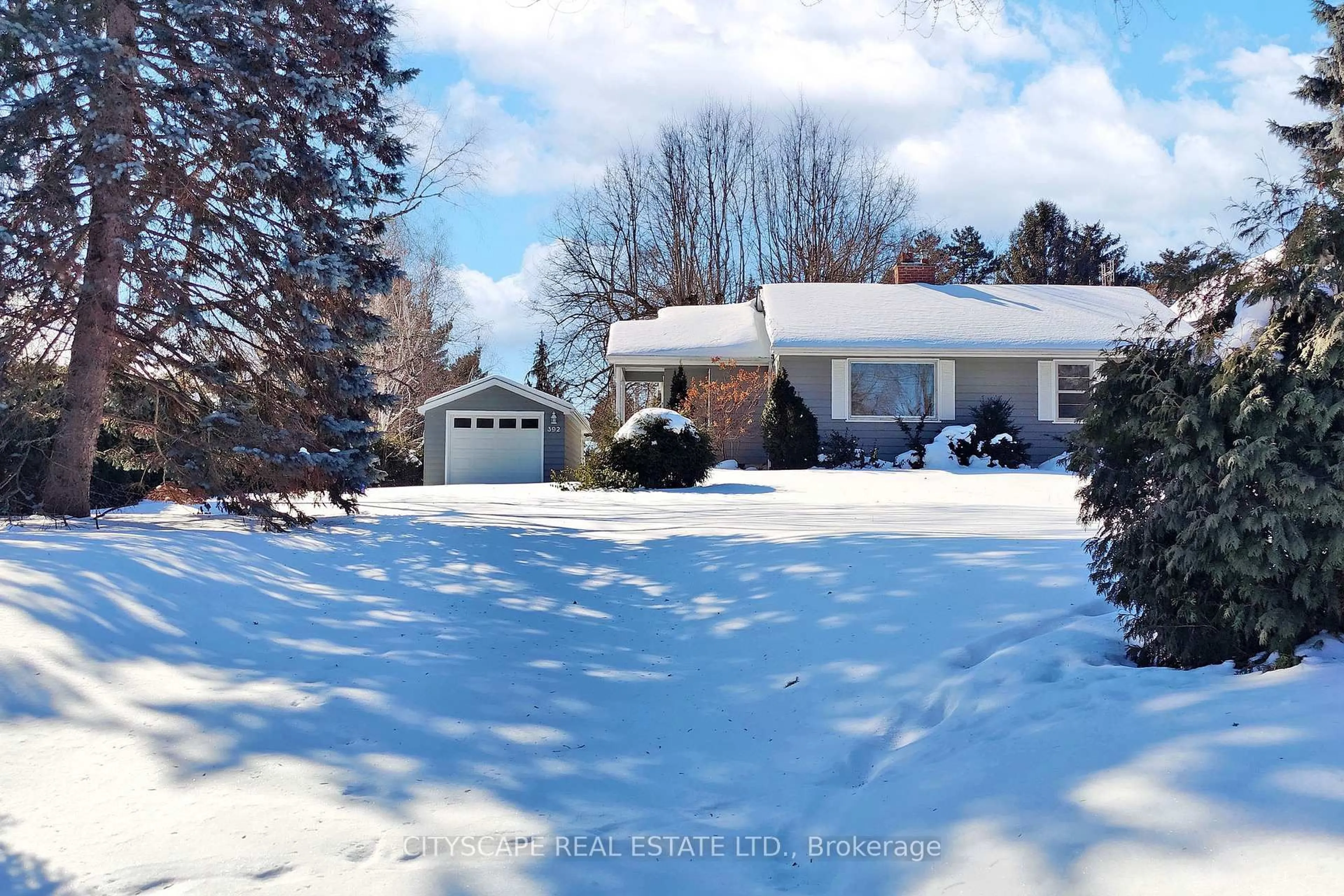 A pic from outside/outdoor area/front of a property/back of a property/a pic from drone, street for 392 Fourth Line, Oakville Ontario L6L 5A4