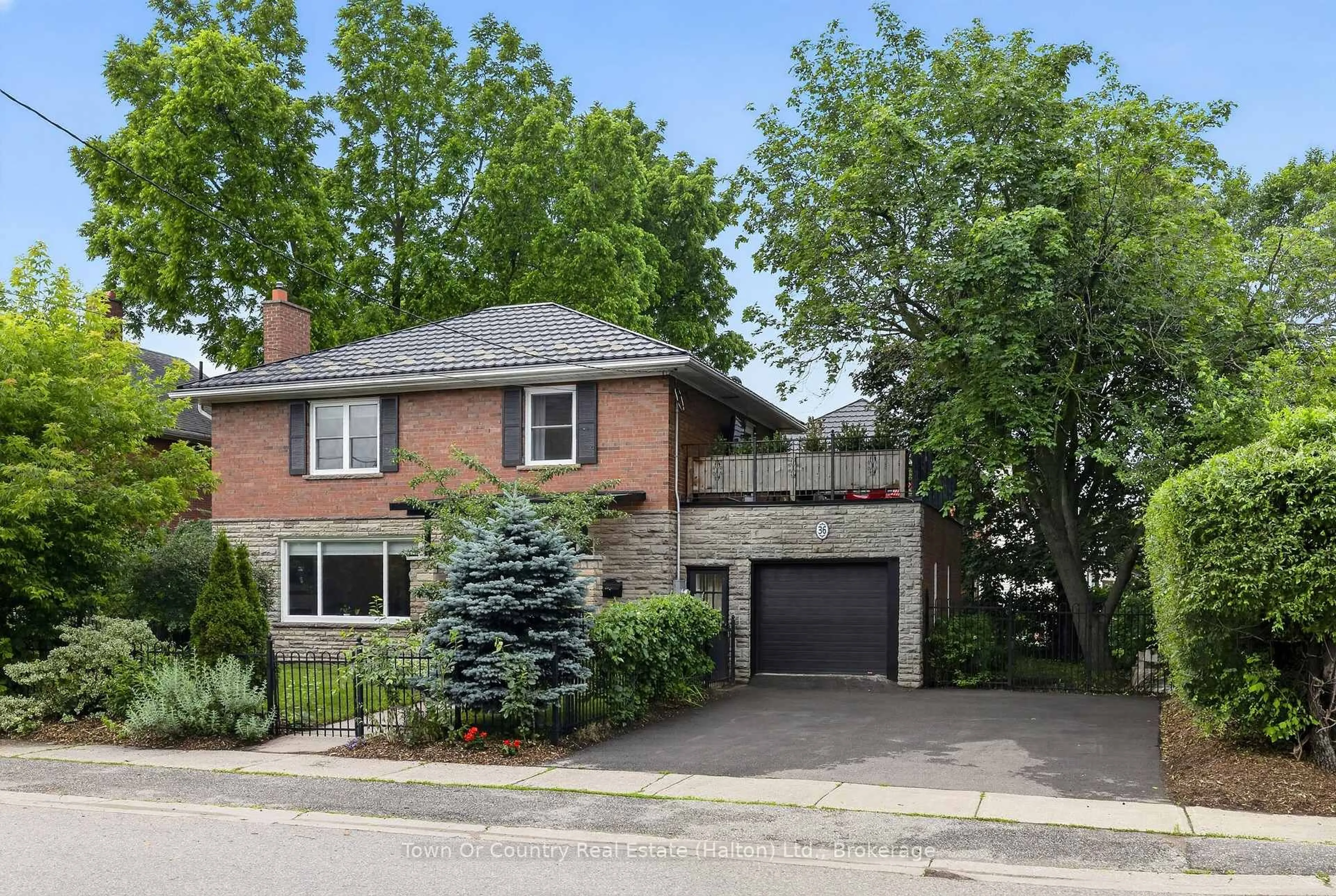Home with brick exterior material, street for 36 Willow St, Halton Hills Ontario L7J 1Z7