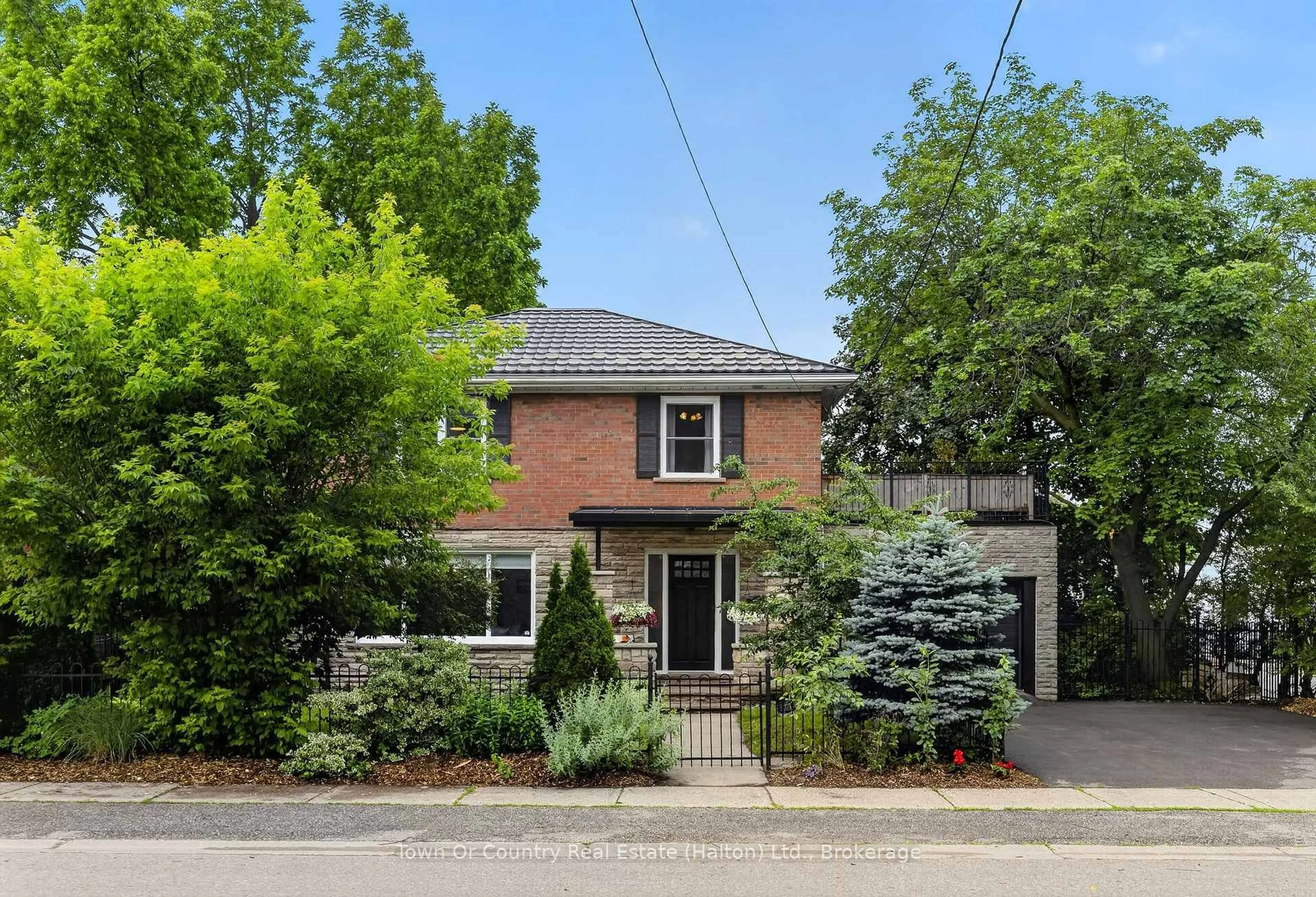 Home with brick exterior material, street for 36 Willow St, Halton Hills Ontario L7J 1Z7