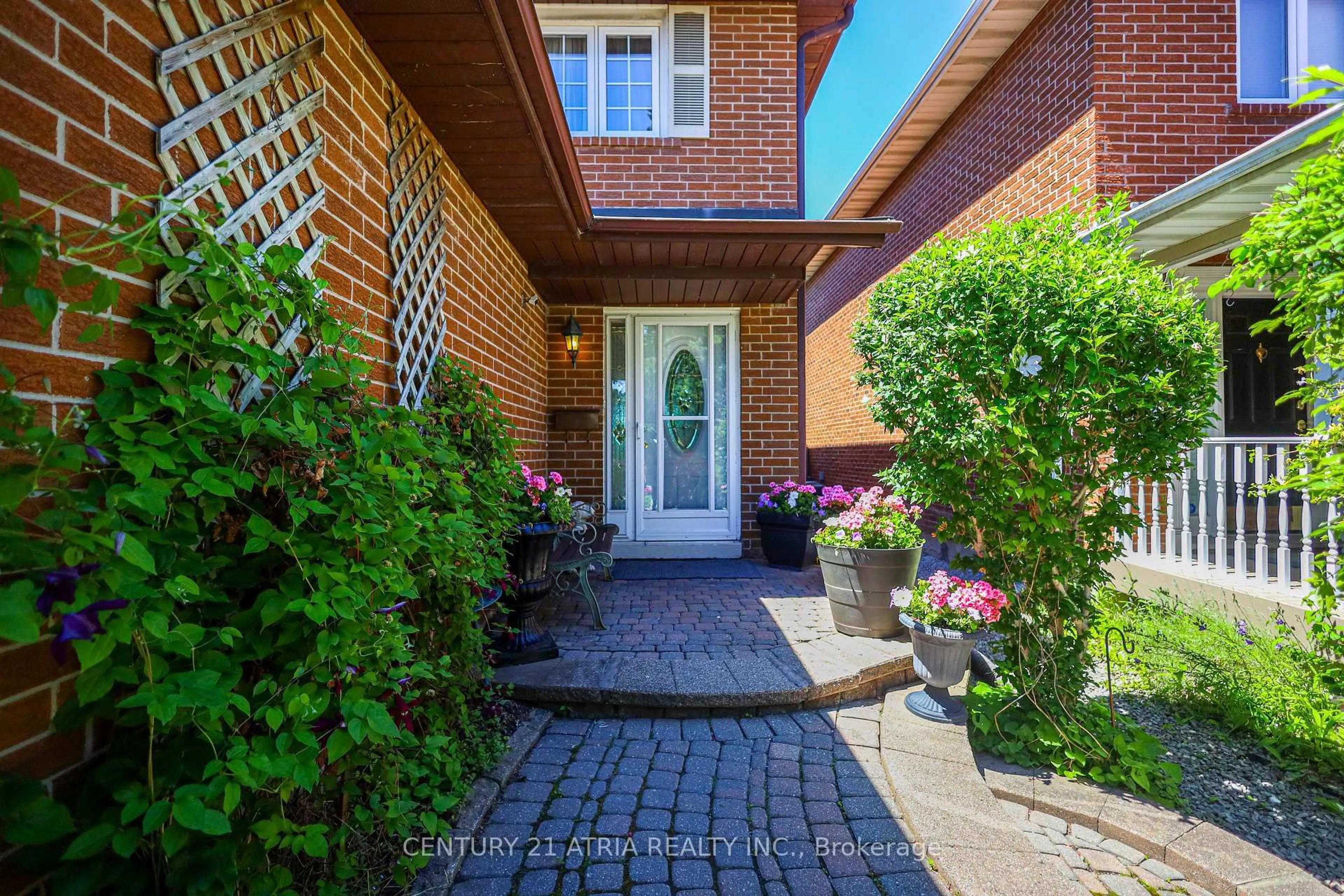 Home with brick exterior material, street for 4151 Tea Garden Circ, Mississauga Ontario L5B 2Y9