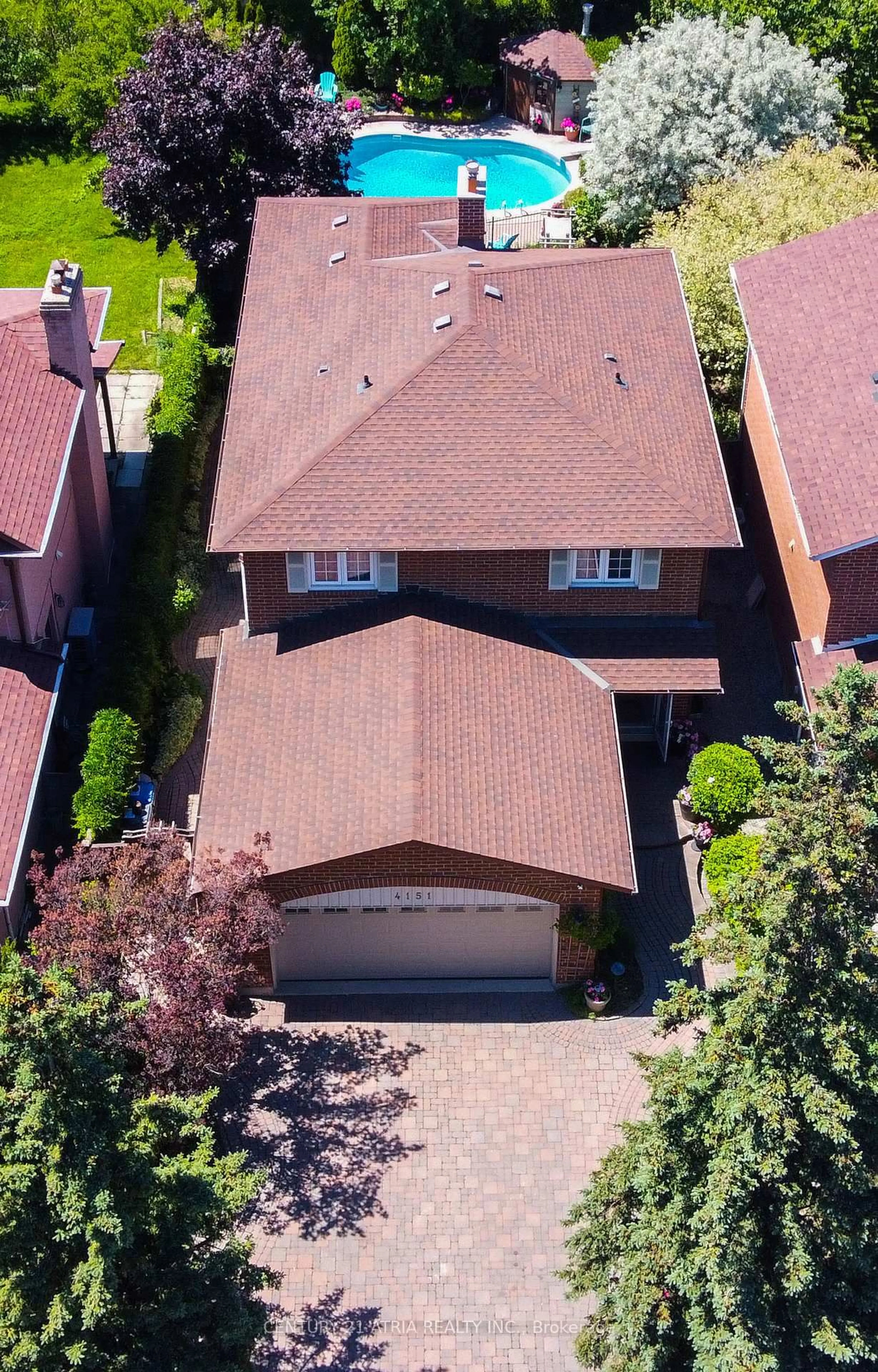 A pic from outside/outdoor area/front of a property/back of a property/a pic from drone, street for 4151 Tea Garden Circ, Mississauga Ontario L5B 2Y9