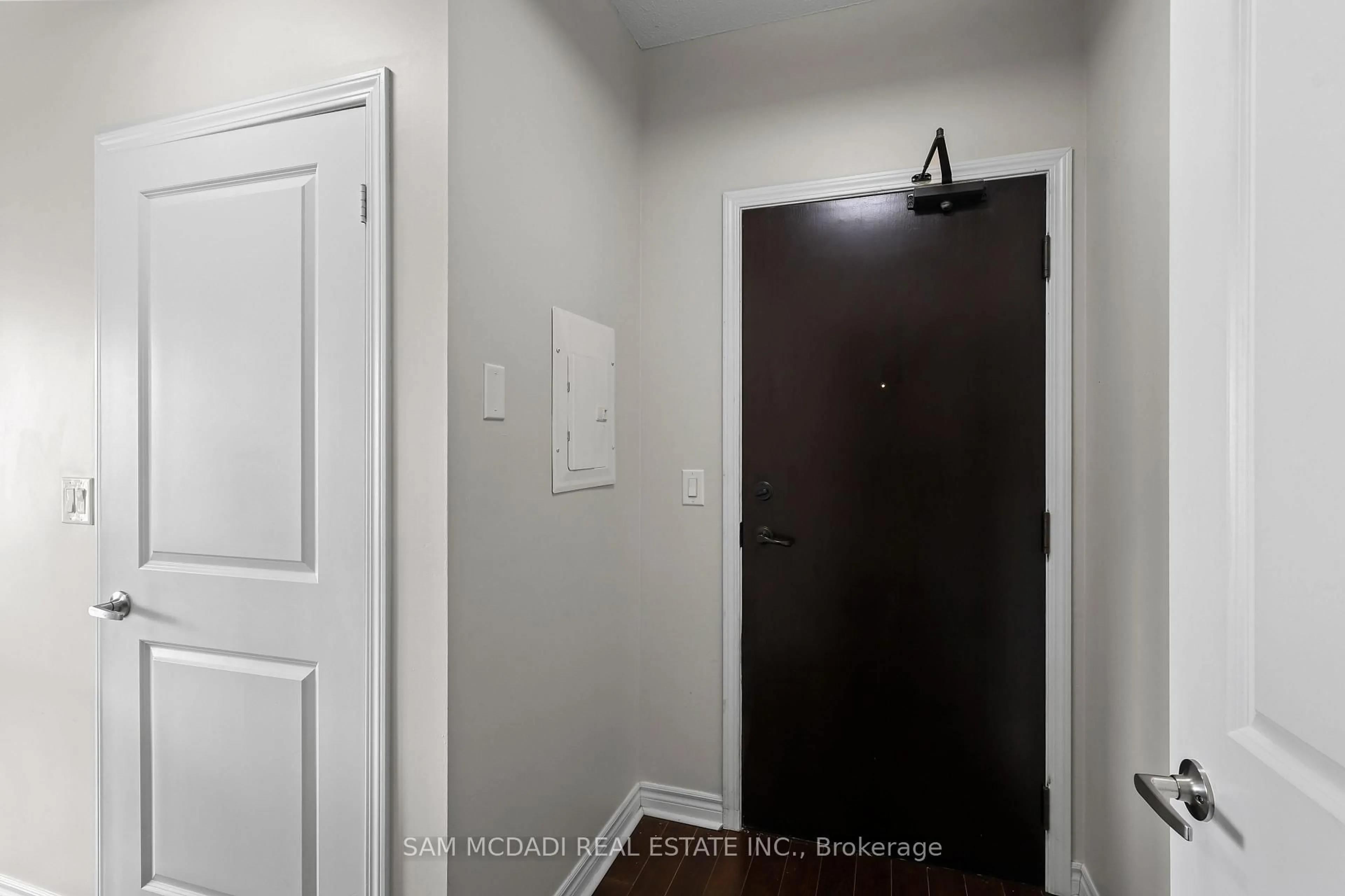 Indoor entryway for 385 Prince Of Wales Dr #1611, Mississauga Ontario L5B 0C6