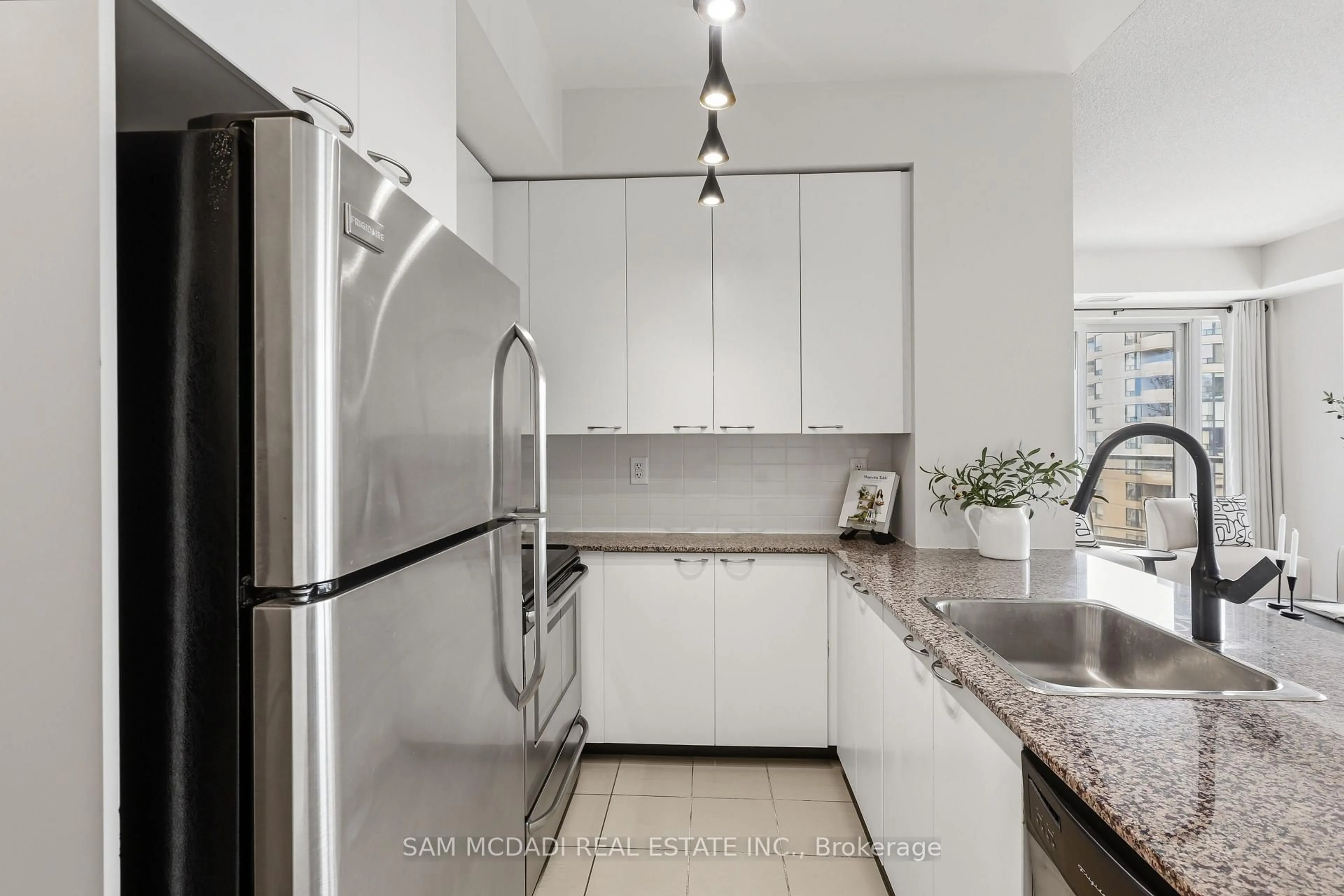 Standard kitchen, ceramic/tile floor for 385 Prince Of Wales Dr #1611, Mississauga Ontario L5B 0C6