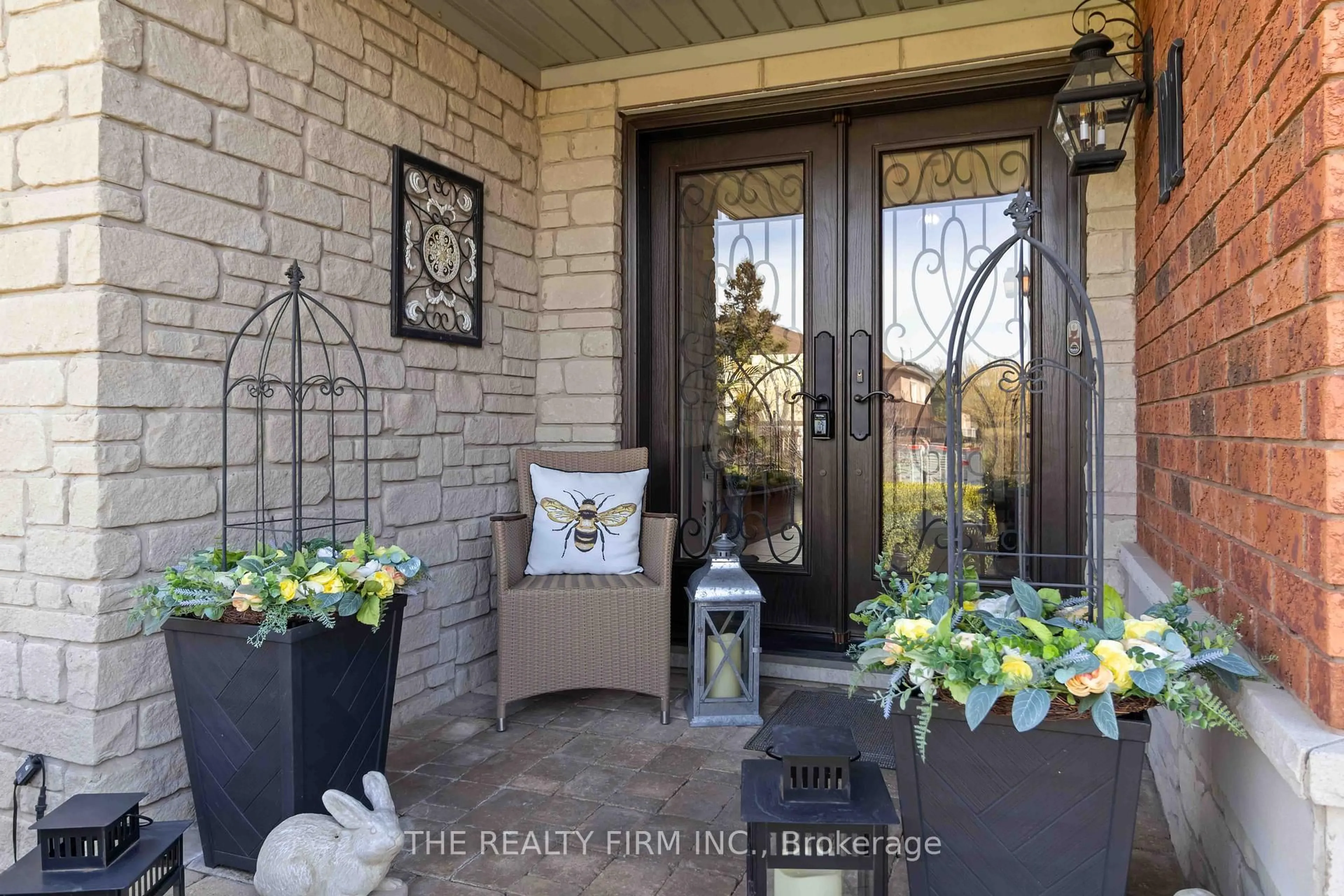 Indoor entryway for 3 Cliffcrest Crt, Caledon Ontario L7C 1C1