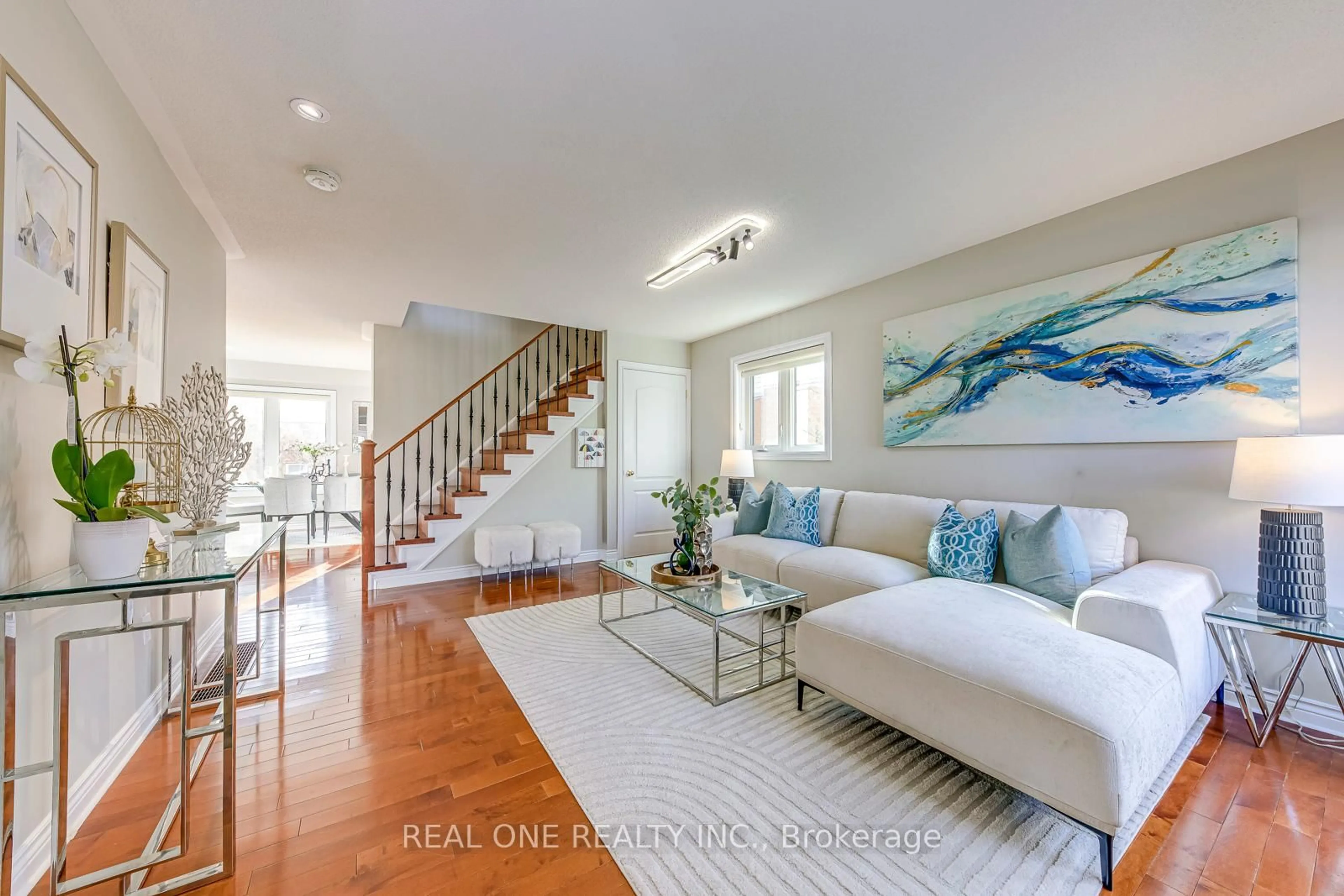 Living room with furniture, unknown for 2470 Bankside Dr, Mississauga Ontario L5M 6E6