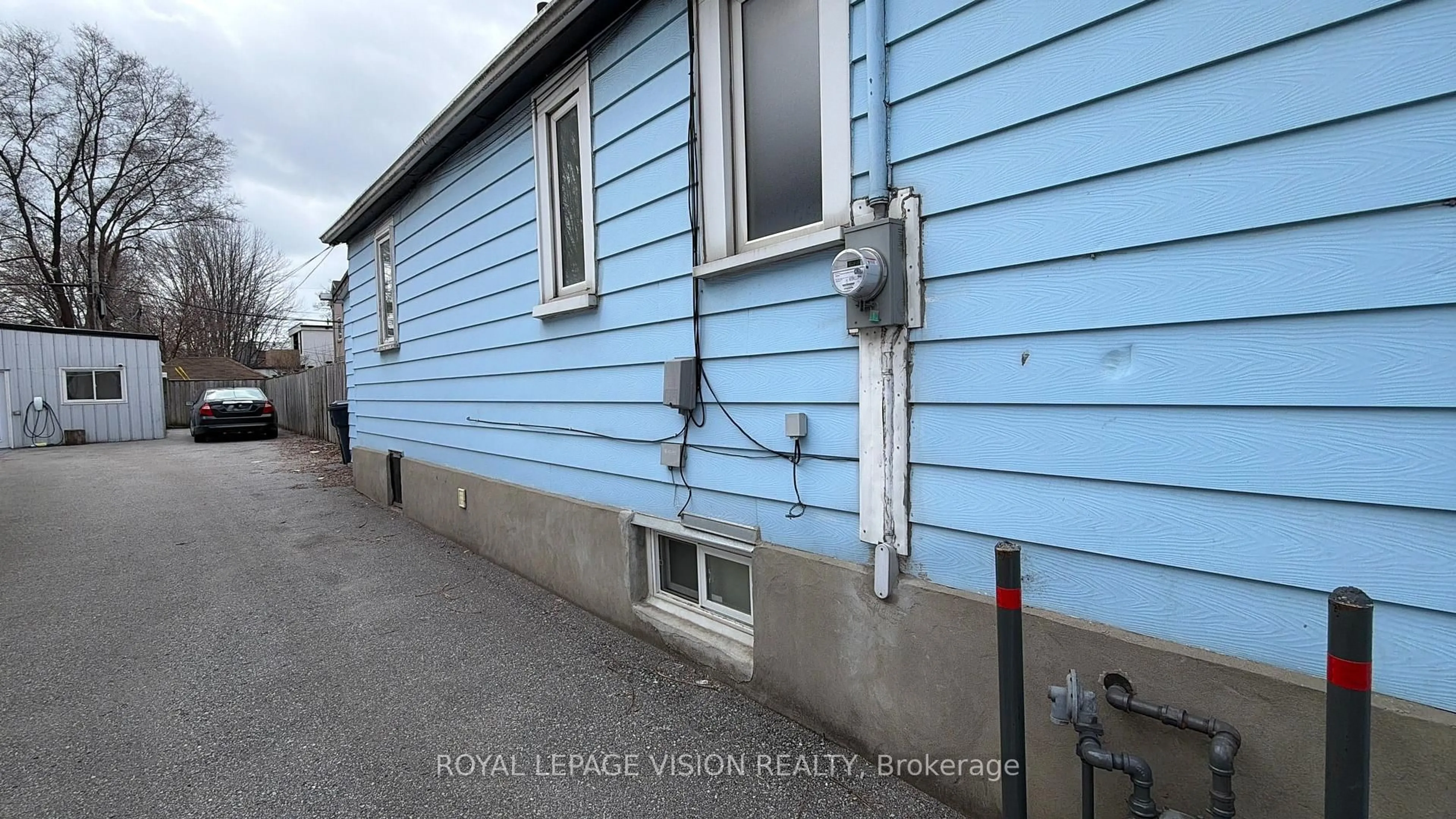 Unknown for 43 Jillson Ave, Toronto Ontario M6S 2P3