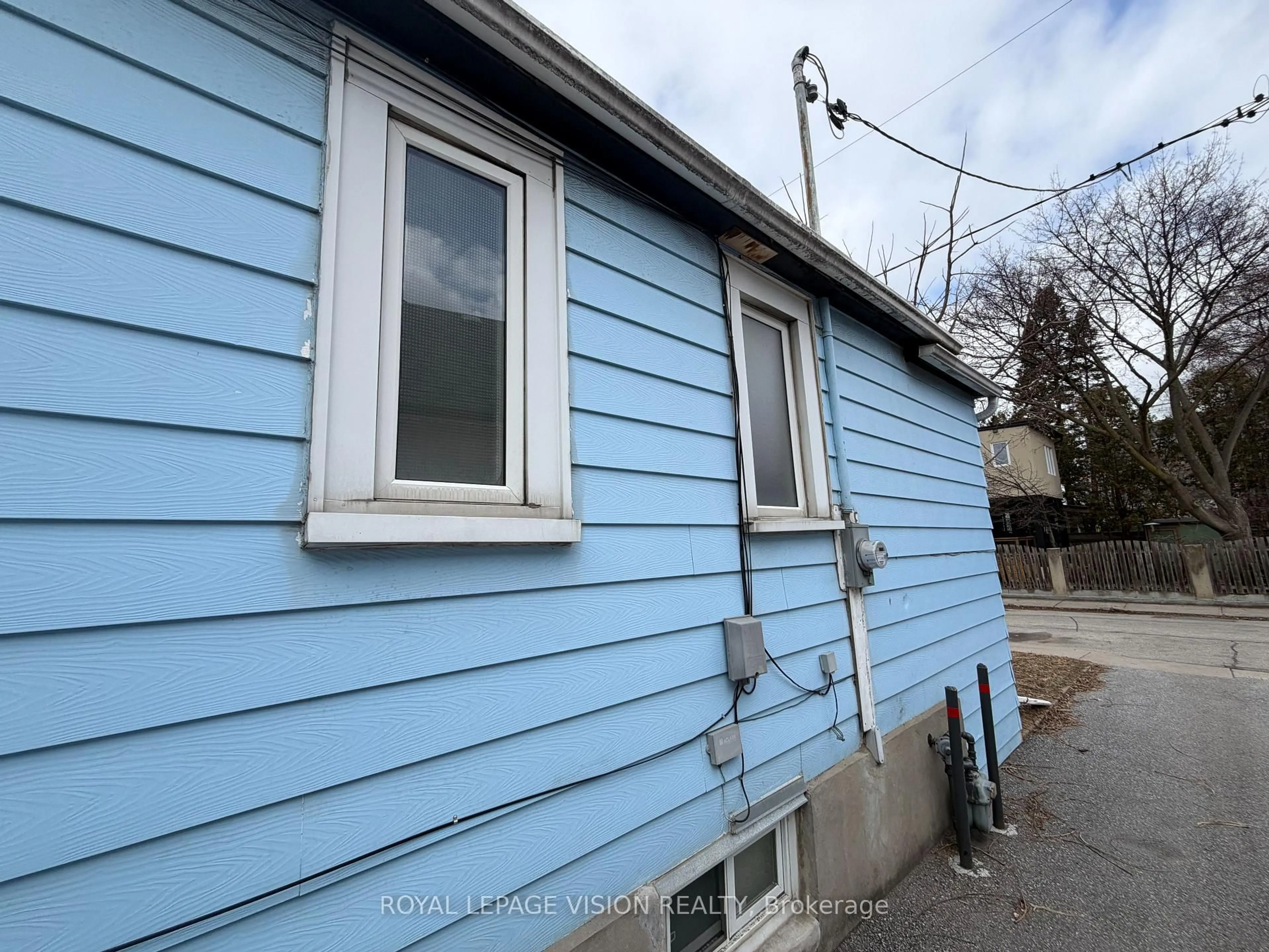 Home with vinyl exterior material, street for 43 Jillson Ave, Toronto Ontario M6S 2P3