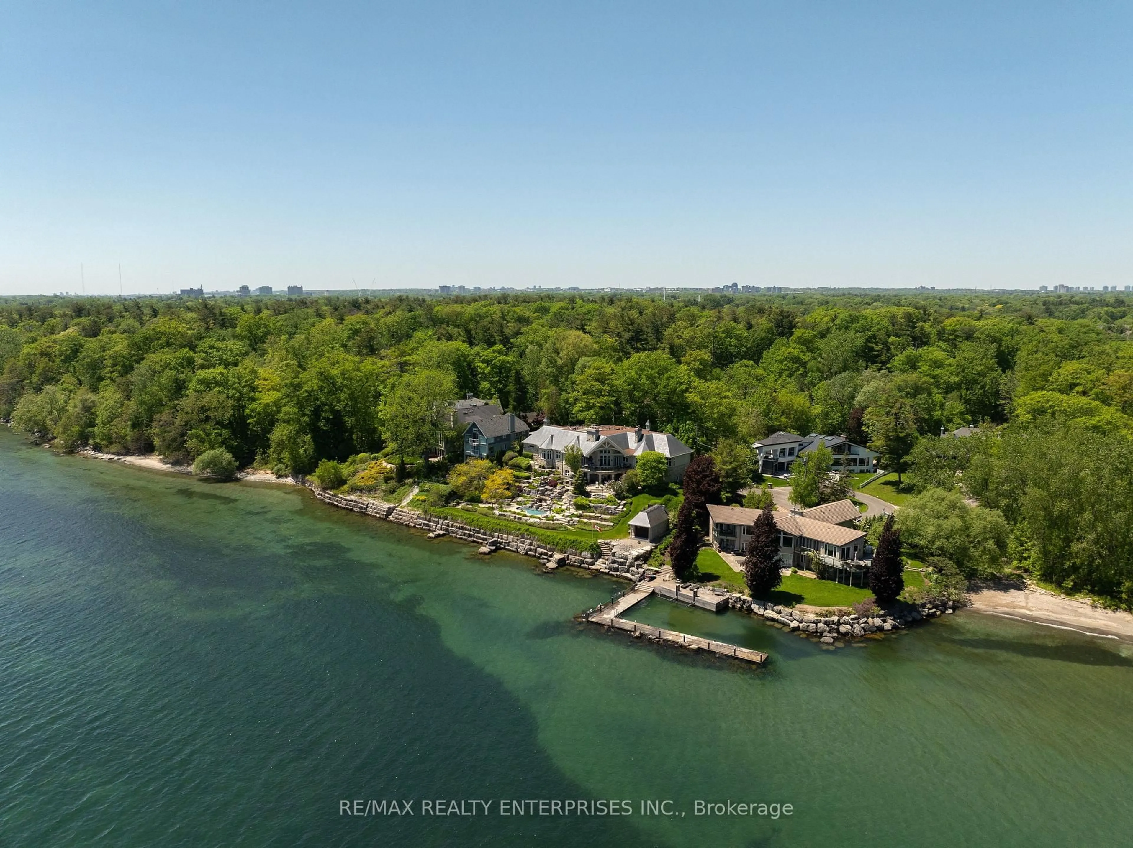 A pic from outside/outdoor area/front of a property/back of a property/a pic from drone, water/lake/river/ocean view for 872 Whittier Cres, Mississauga Ontario L5H 2X3