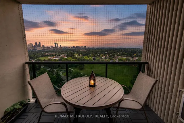 530 Lolita Gdns #1903, Mississauga 4