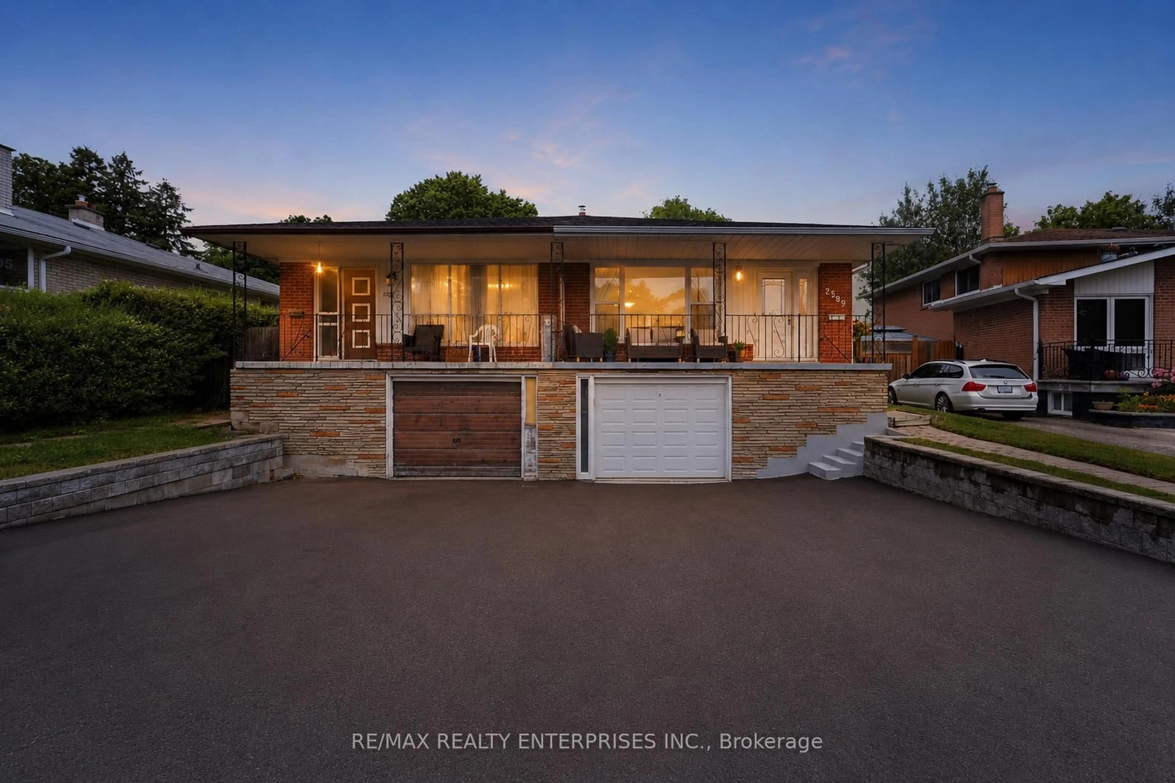 Unknown for 2589 Lundigan Dr, Mississauga Ontario L5J 3W2