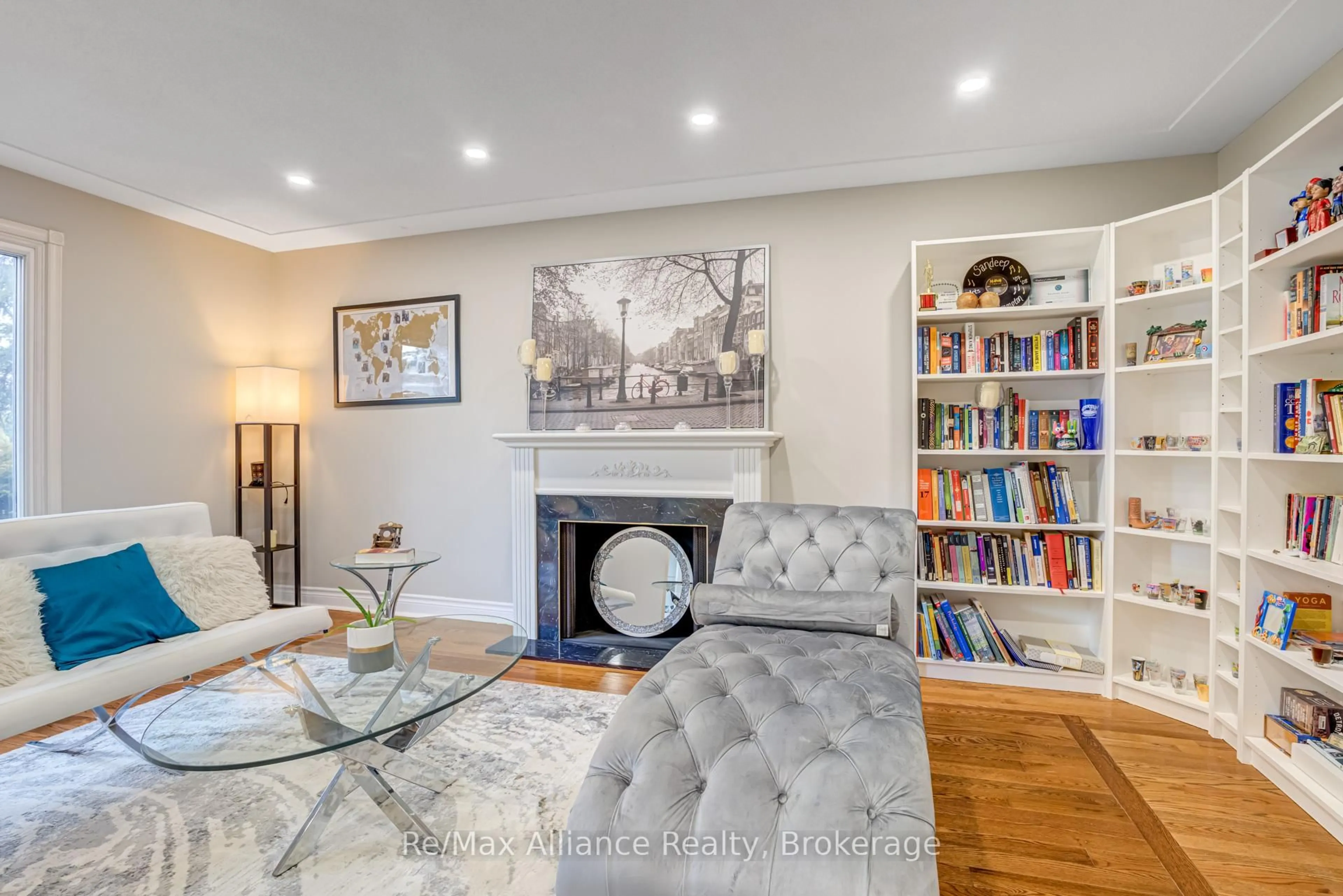 Living room with furniture, unknown for 1168 Havendale Blvd, Burlington Ontario L7P 3E3