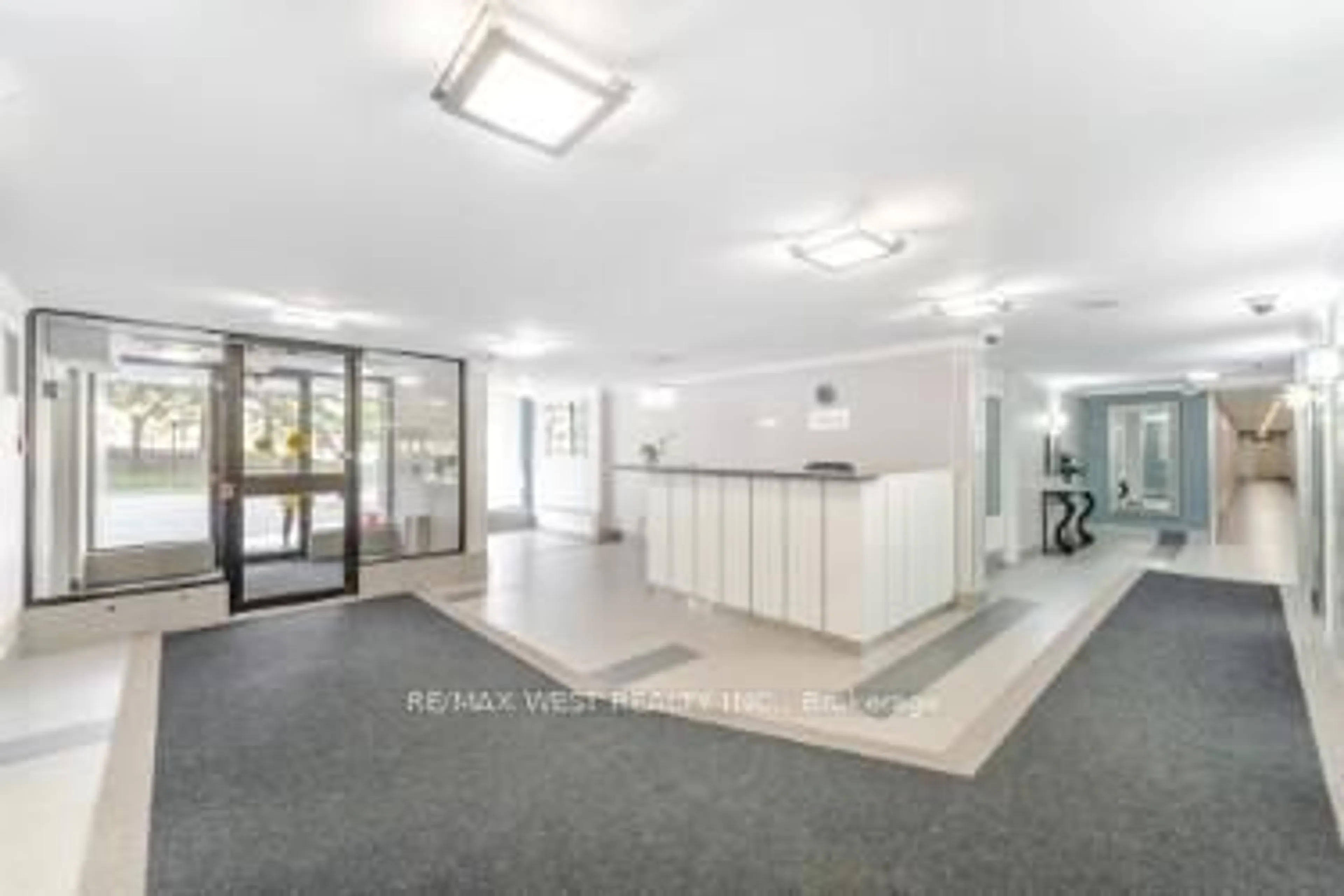 Indoor foyer for 15 Kensington Rd #409, Brampton Ontario L6T 3W2