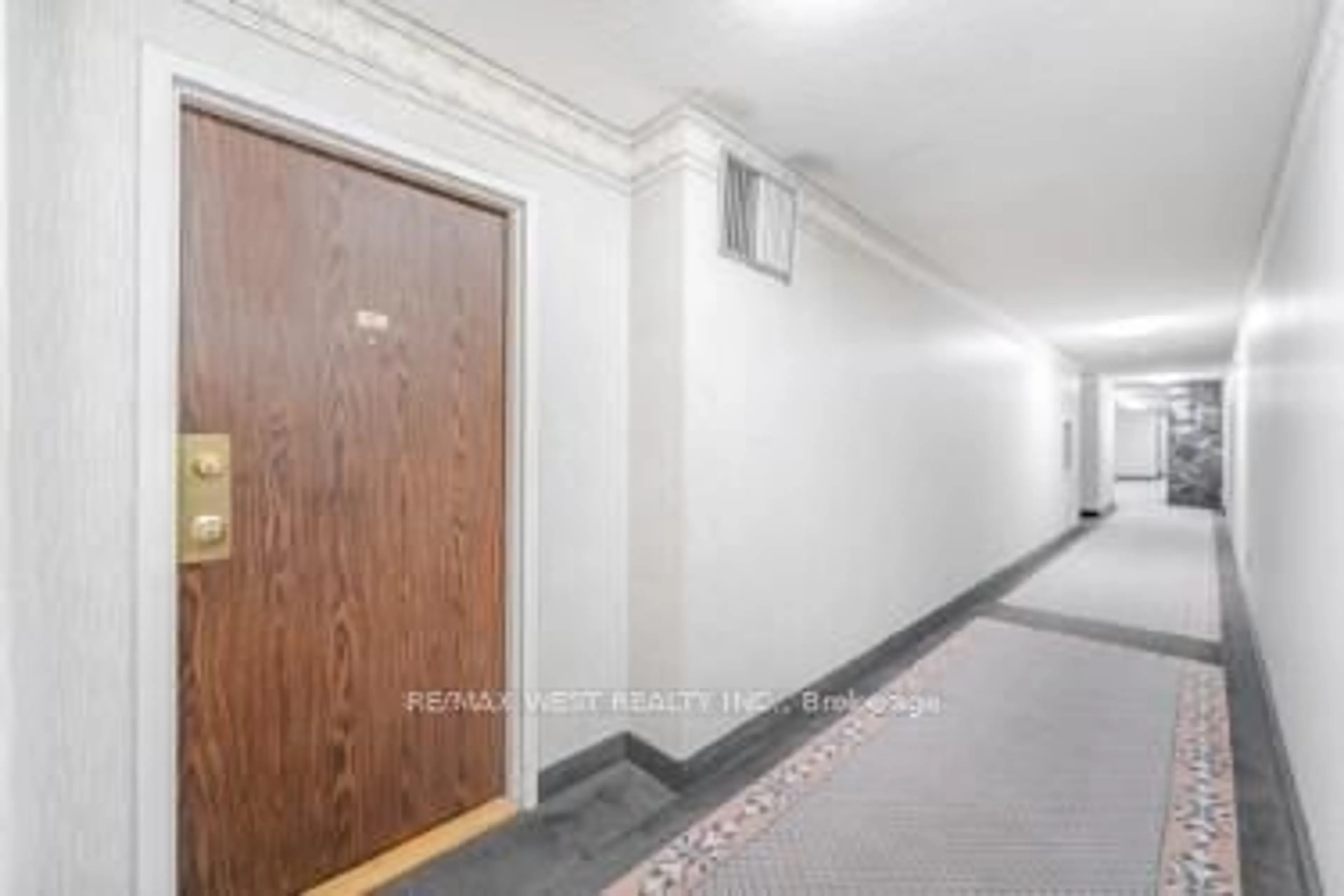 Indoor foyer for 15 Kensington Rd #409, Brampton Ontario L6T 3W2