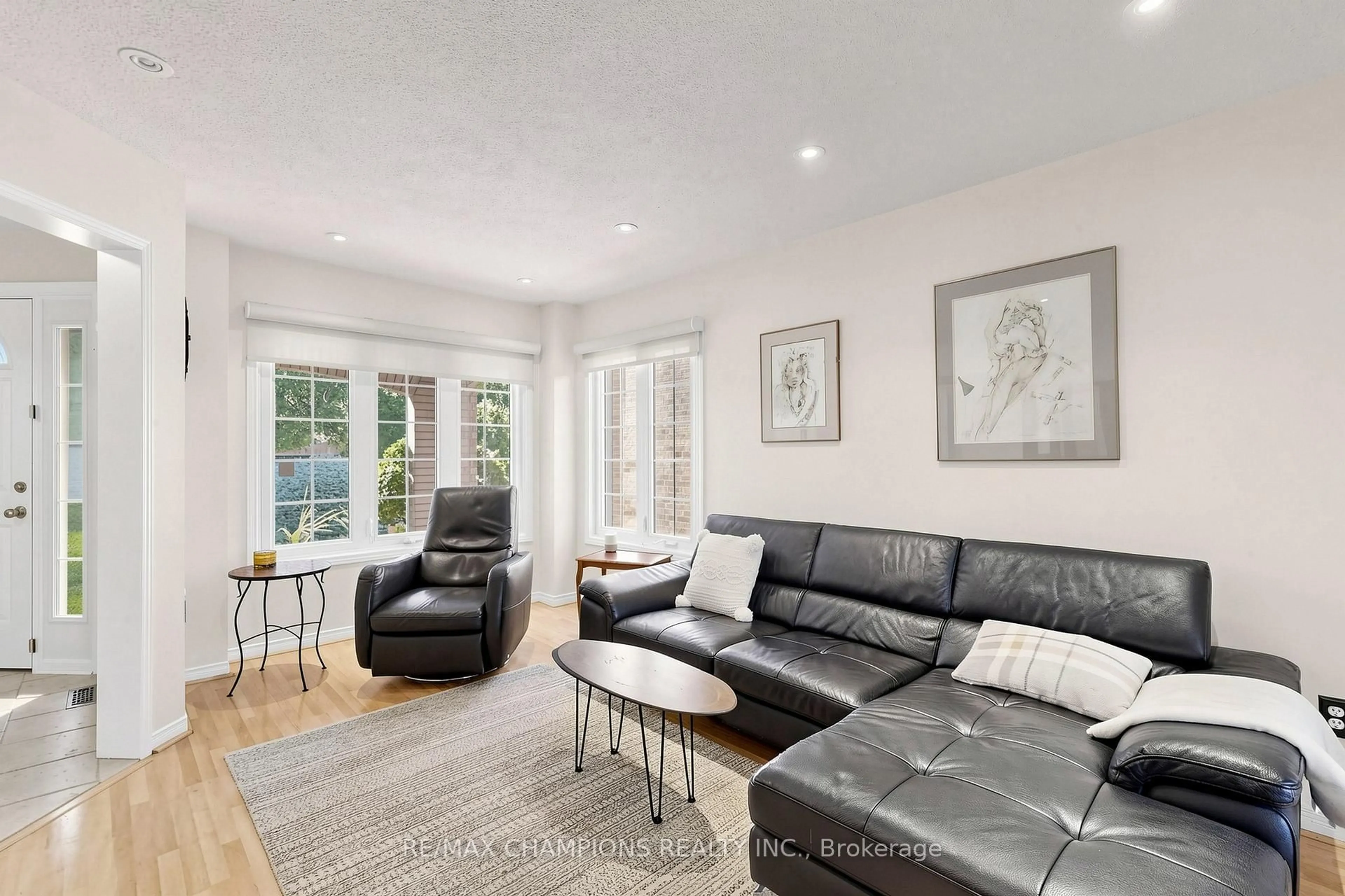 Living room with furniture, unknown for 31 Bobcat St, Brampton Ontario L6R 1C8