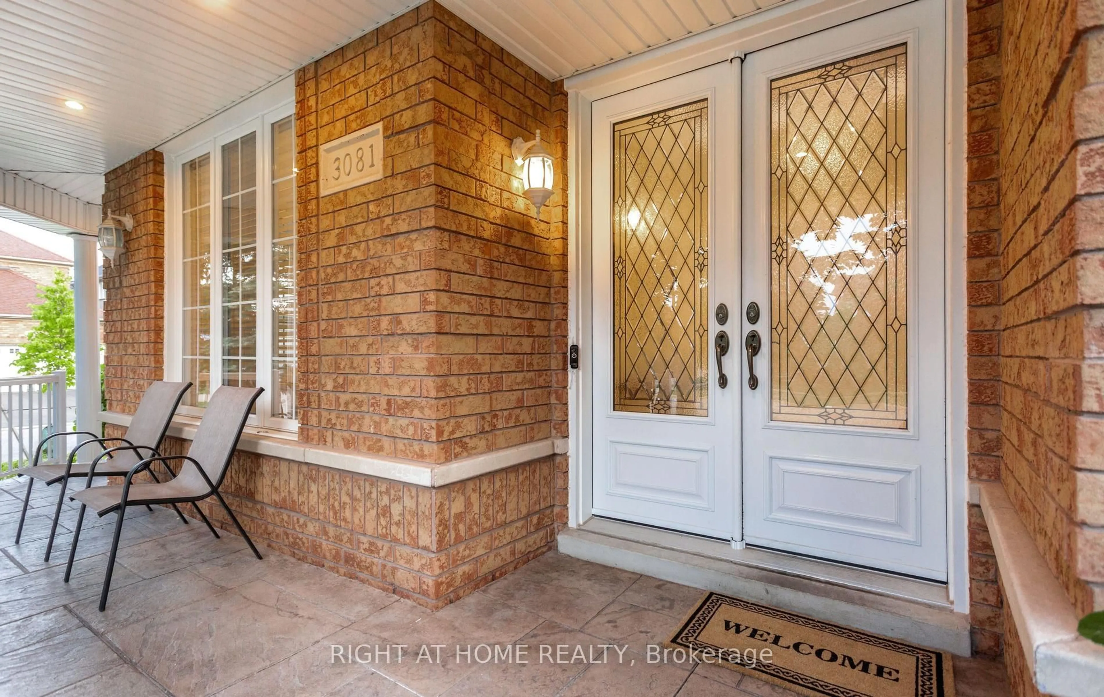 Indoor entryway for 3081 Baron Dr, Mississauga Ontario L5M 6W4
